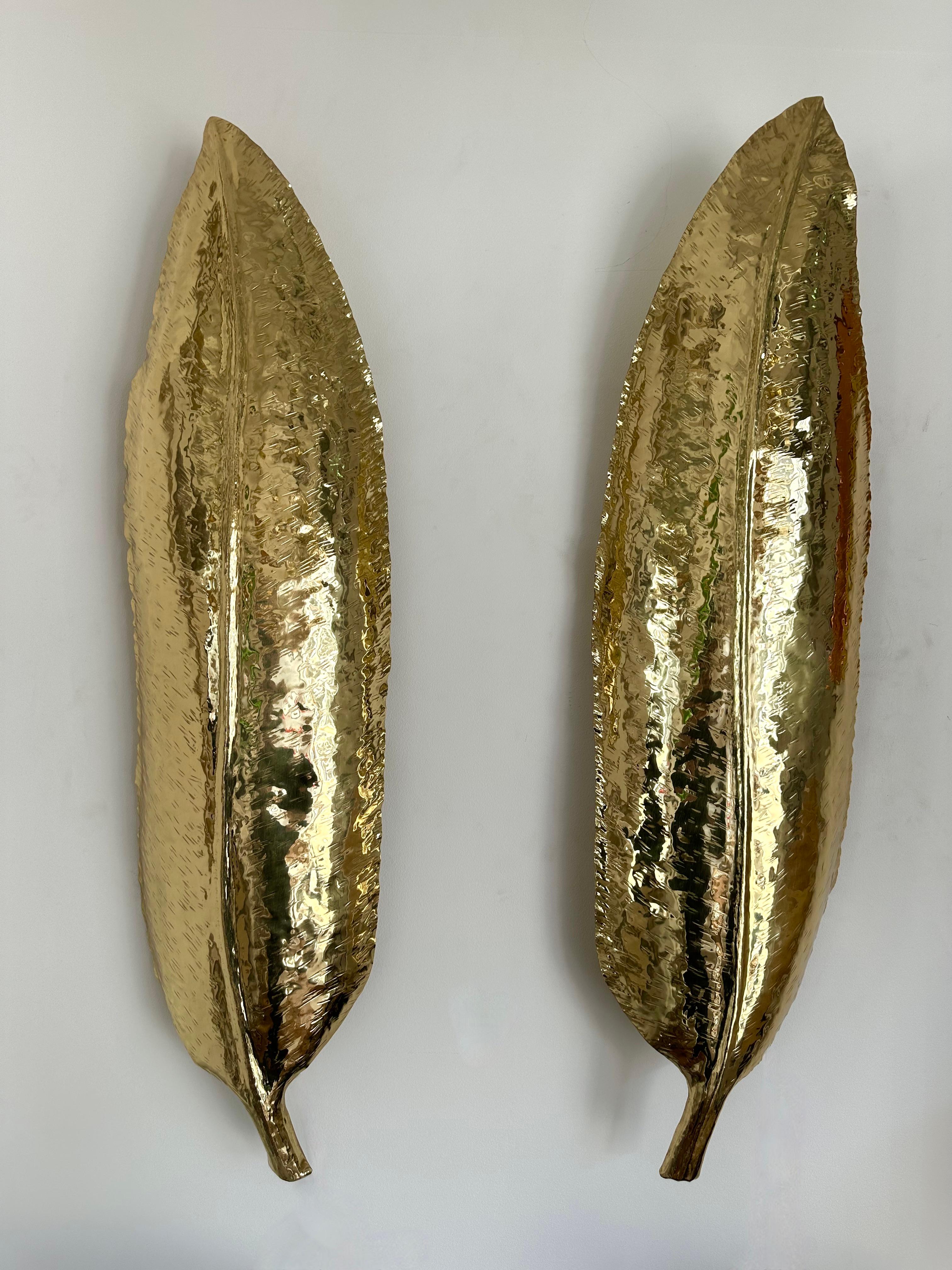Mid-Century Modern Large Contemporary Pair of Brass Palm Sconces, Italy For Sale