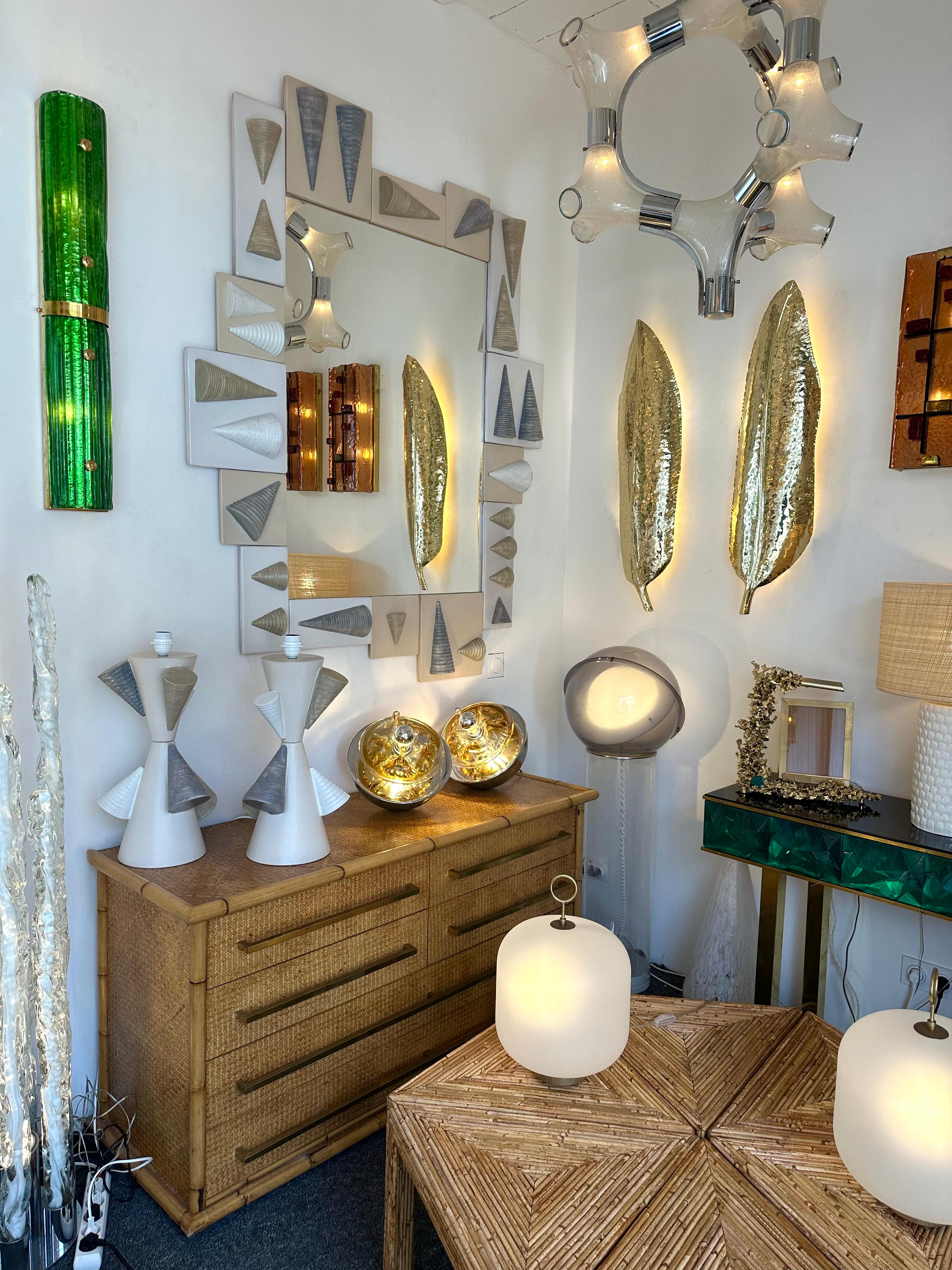 Hammered Large Contemporary Pair of Brass Palm Sconces, Italy For Sale