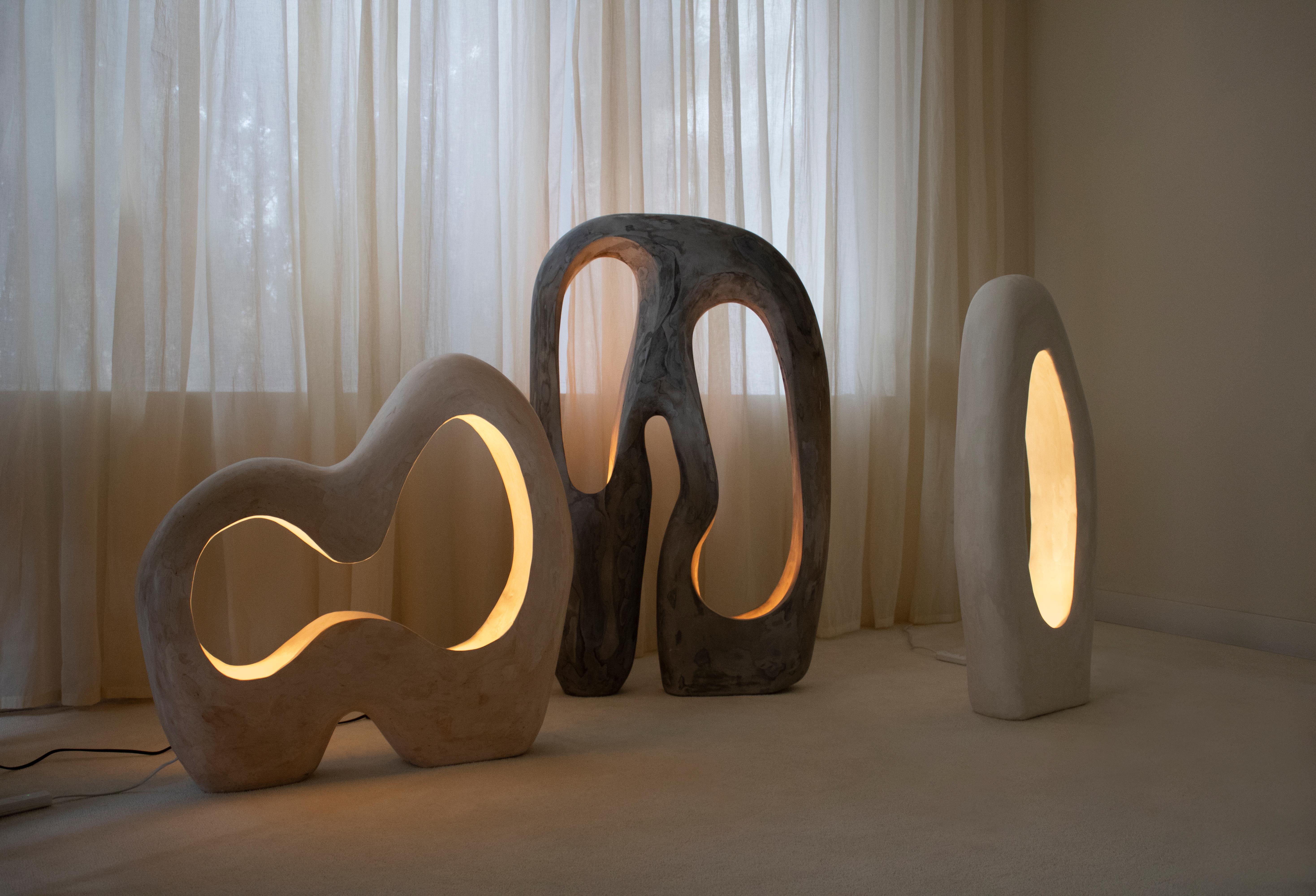 XXI secolo e contemporaneo Grande lampada da terra scultorea contemporanea, design organico da collezione di AOAO in vendita