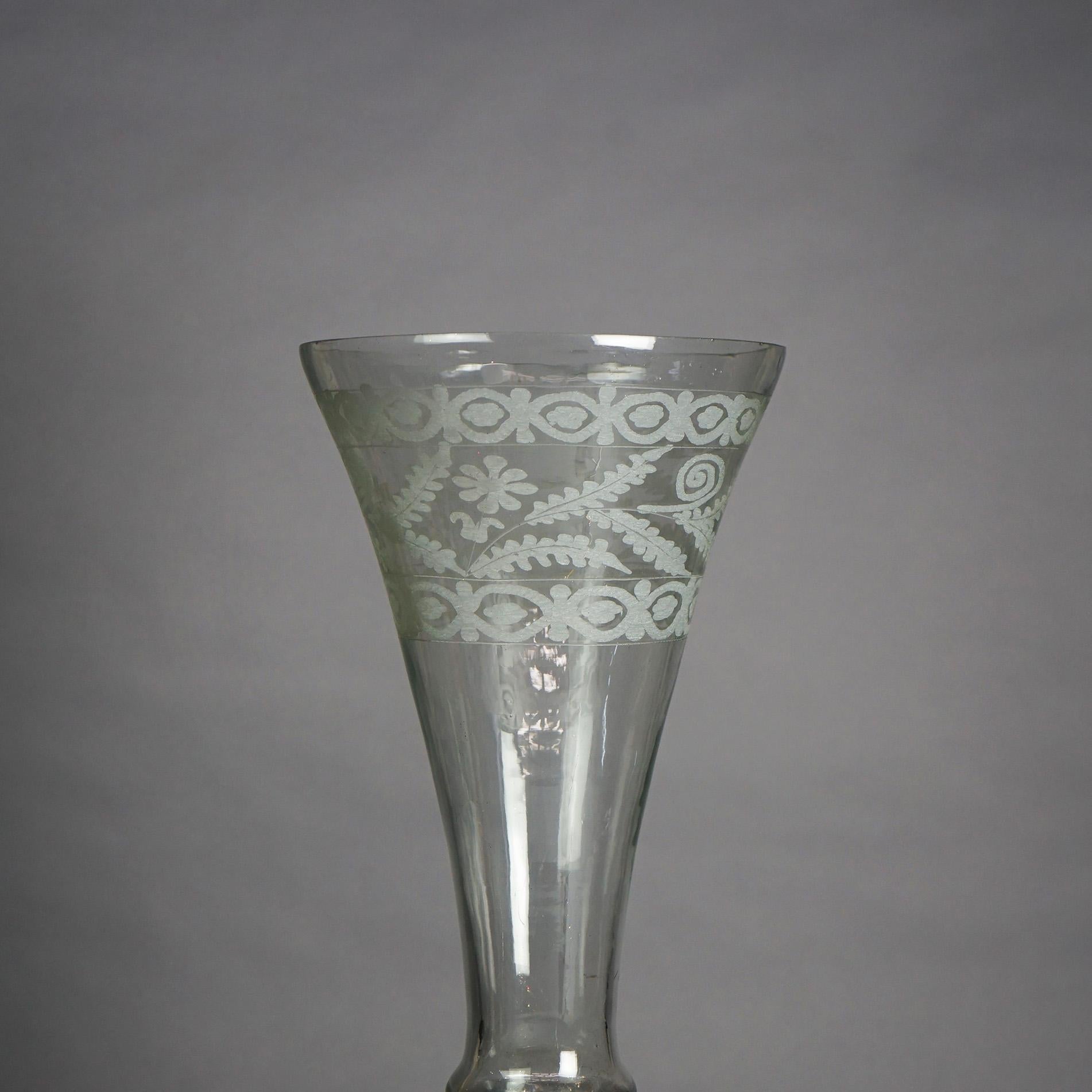Grand vase à fleurs cannelé en verre au mercure argenté contemporain 20e siècle

Mesures - 24.25 