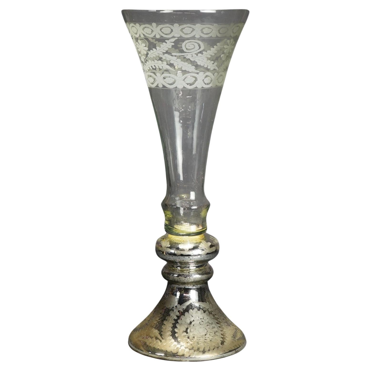 Gran jarrón contemporáneo de plata y vidrio de mercurio con flores estriadas, siglo XX