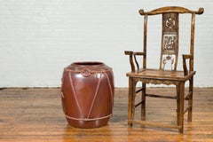 Grande jardinière grenat monochrome avec décor de corde géométrique texturée