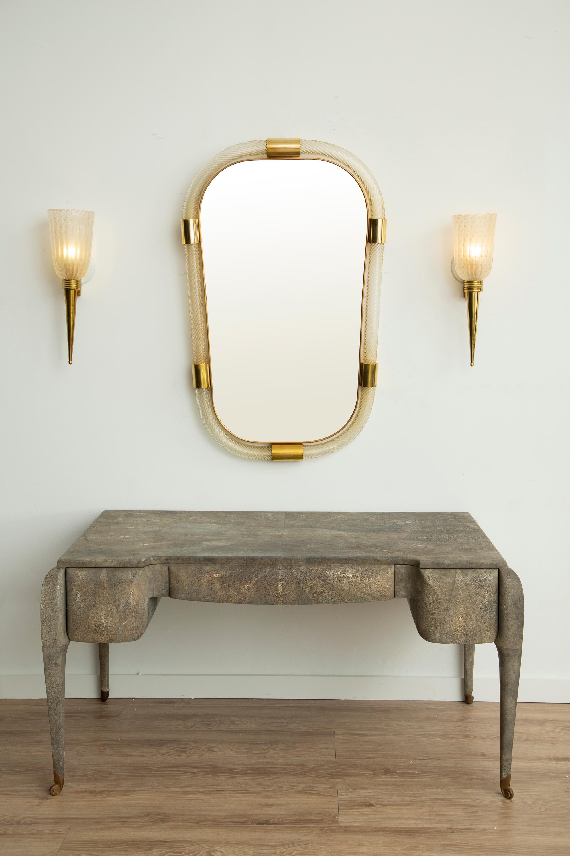 Contemporary twisted Murano glass and brass frame mirror, in stock
Light gold/ yellow with solid brass accent
Inner thin brass gallery
Handcrafted by a team of artisans in Venice, Italy.
Located in our store in Miami ready for shipping.
Pair
