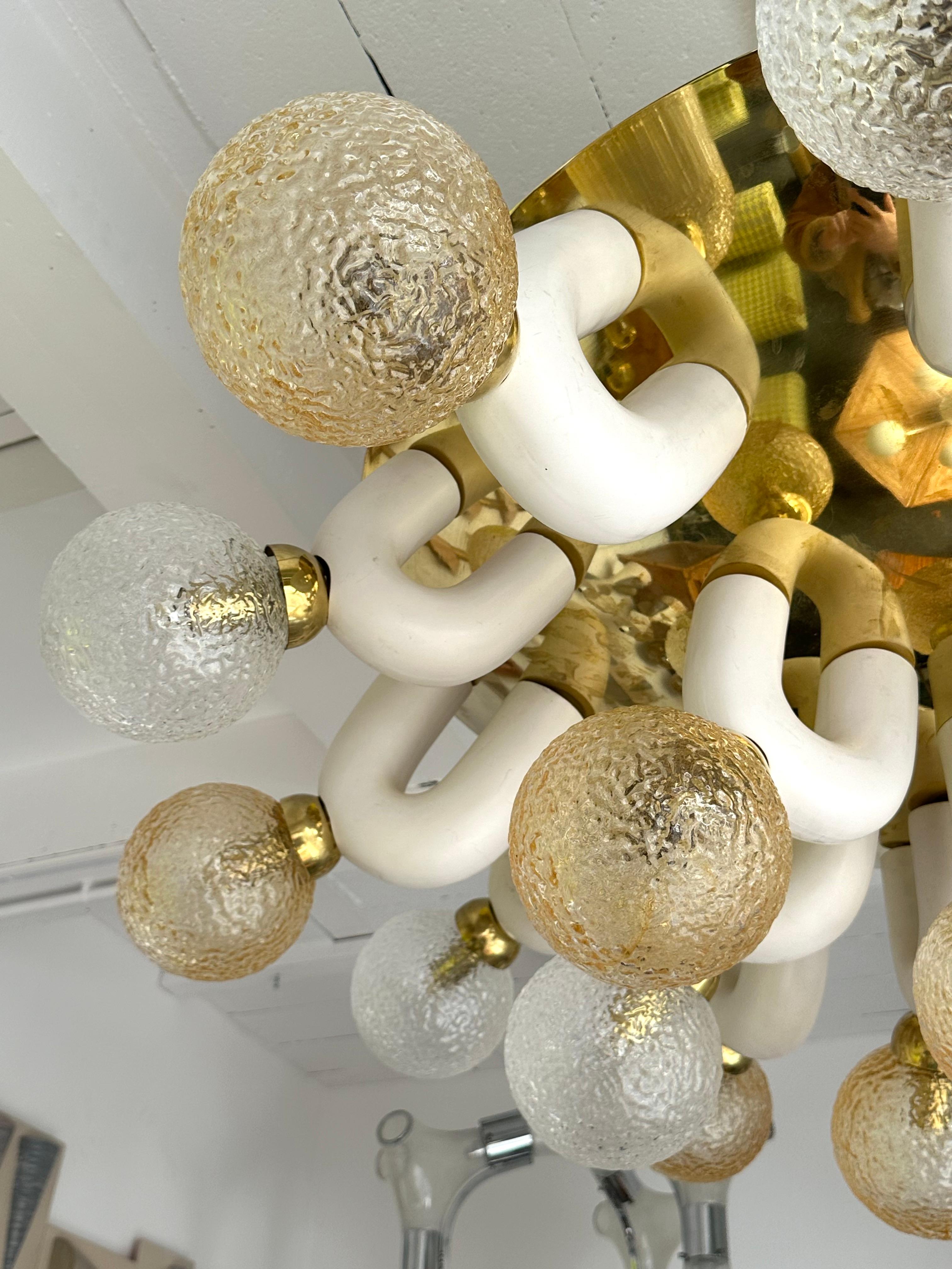 Large Contemporary U Ceramic Chandelier Brass and Murano Glass , Italy In Good Condition For Sale In SAINT-OUEN, FR