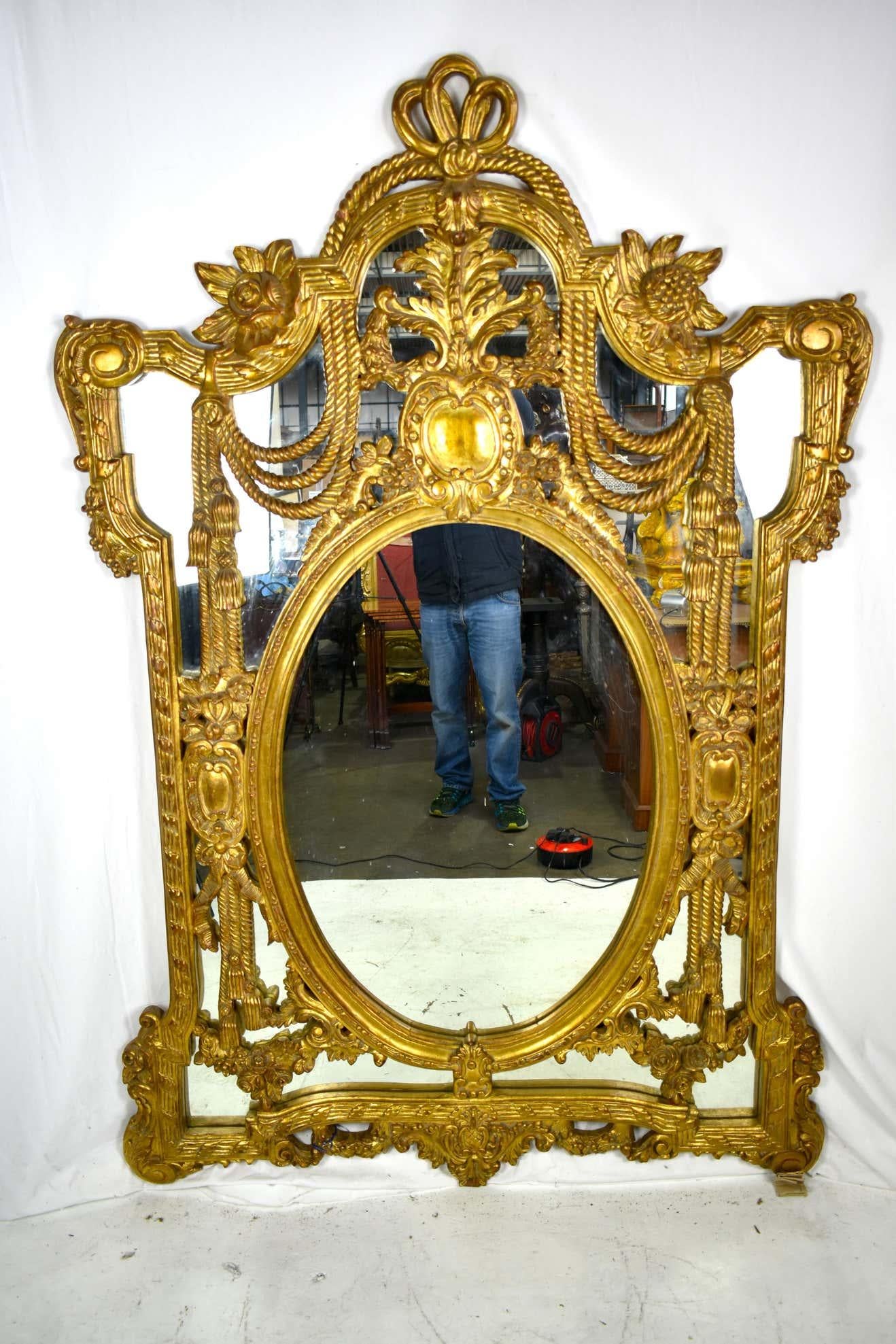 Large Continental Mirror In Good Condition For Sale In Southall, GB