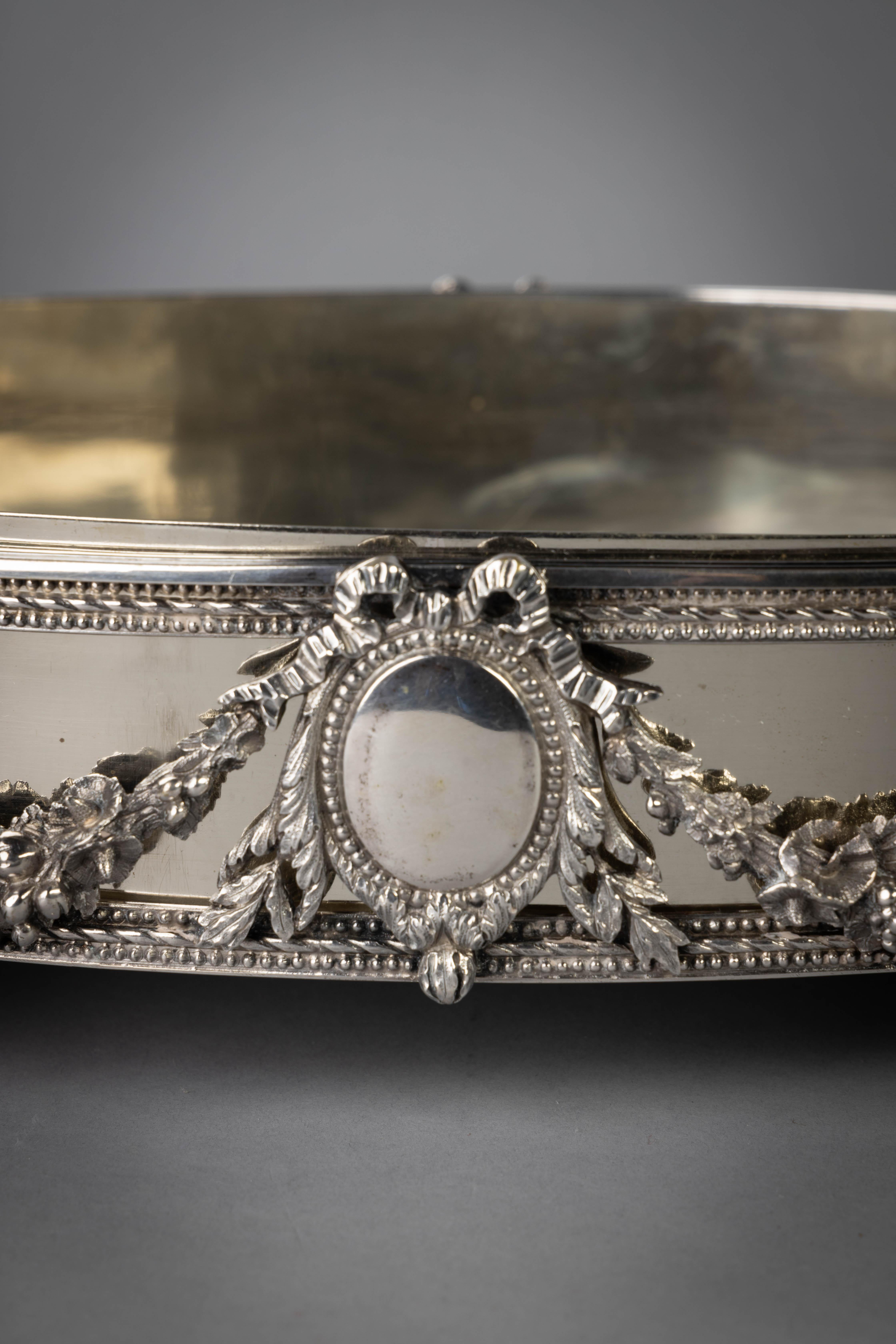 Grand centre de table continental en argent:: circa 1880 Bon état - En vente à New York, NY
