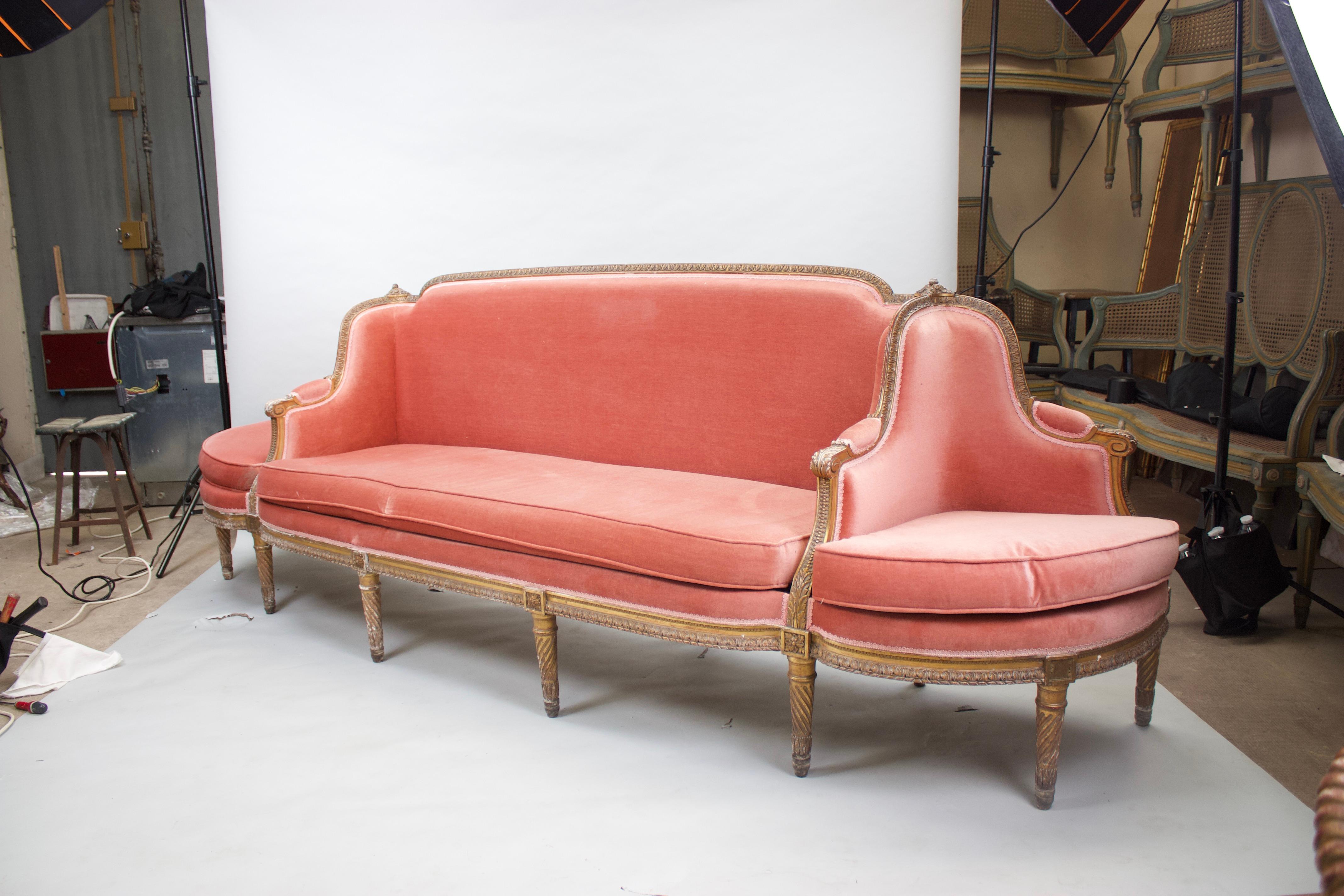 Velvet Large Conversation Settee - Canapé à confident - Sofa For Sale