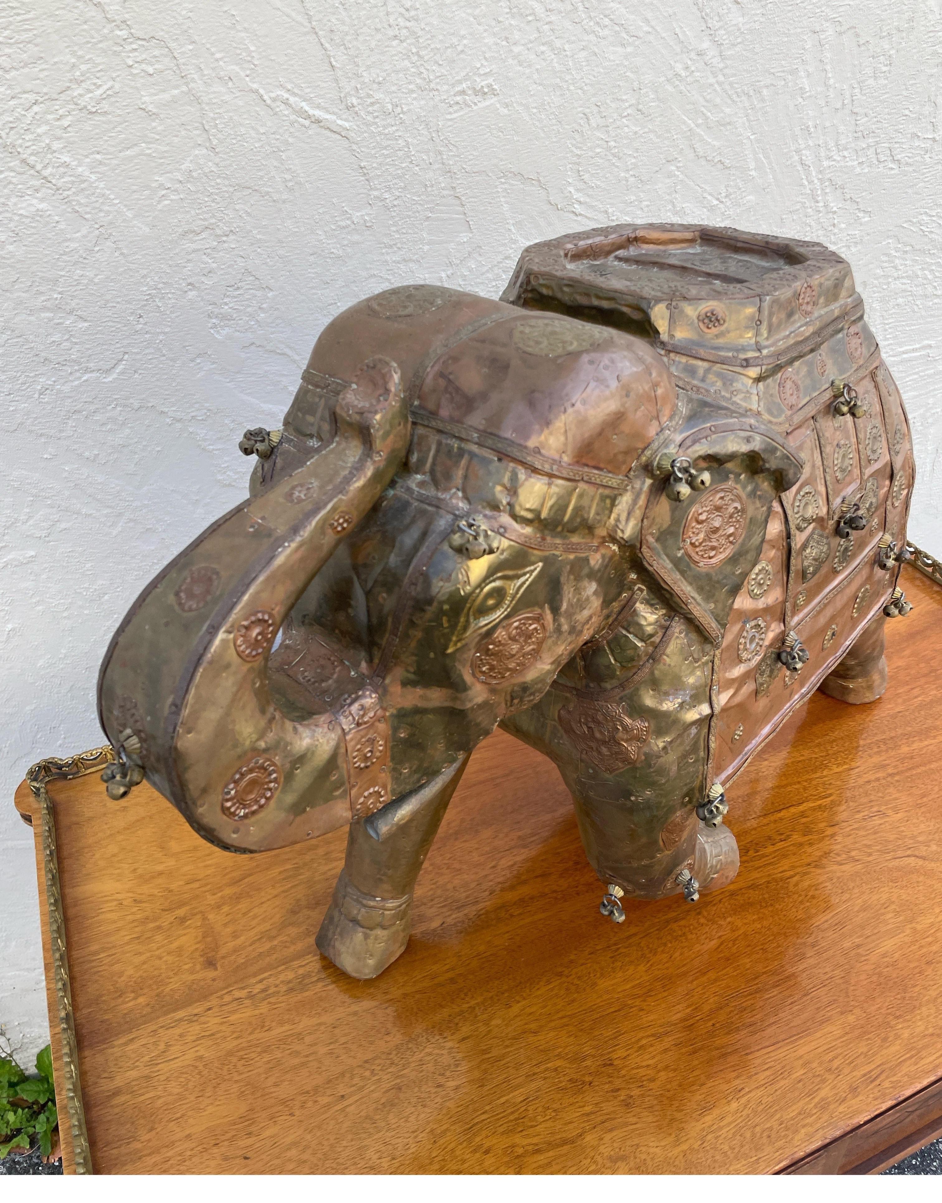 Vintage Messing und Kupfer ornamentalen Elefanten Skulptur.