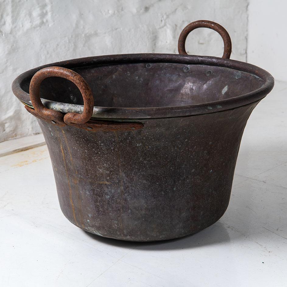Large Copper Cauldron Garden Planter with Heavy Forged Iron Handles Log Basket In Good Condition In Llanbrynmair, GB