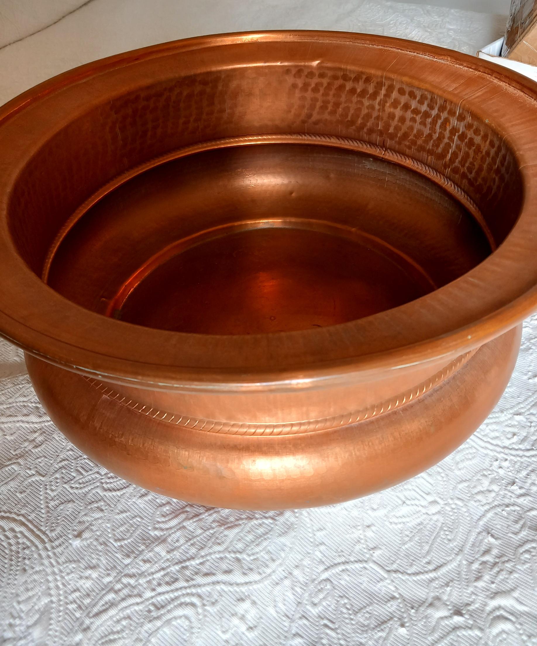 Large Copper Jardiniere Planter or Wine Coolers Italian Classic Hammered, 1950s For Sale 11