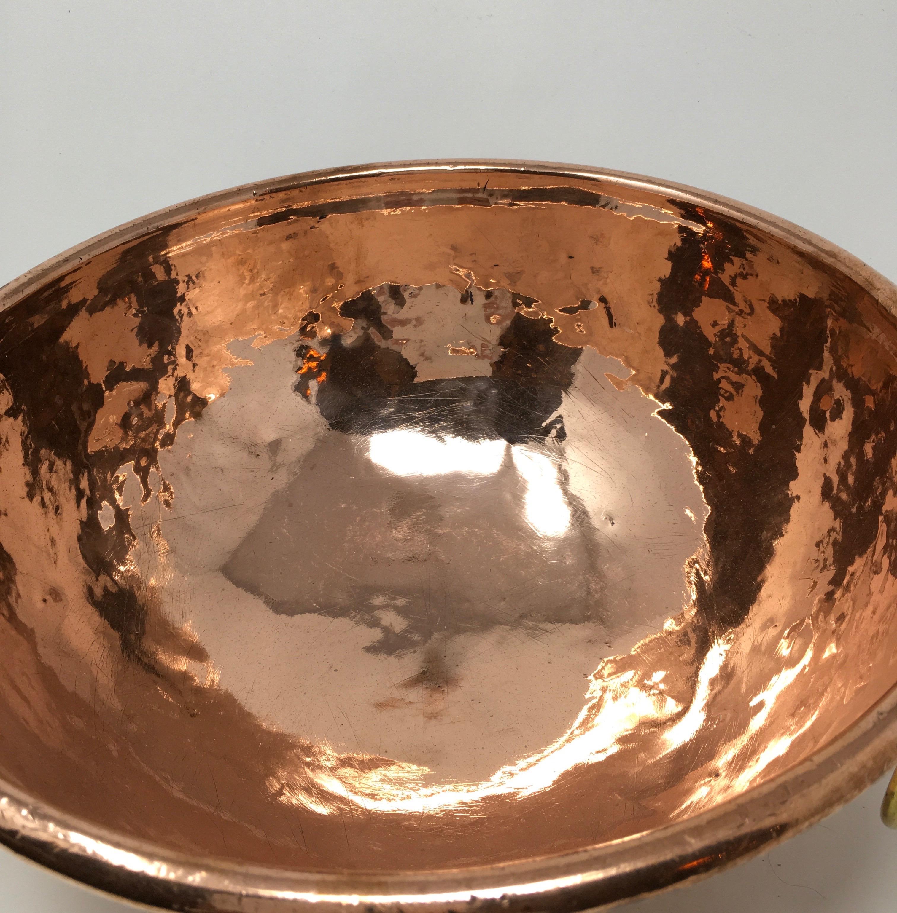 Large copper mixing bowl with brass loop handle. Found in England. This beautiful copper bowl will make a nice addition to any kitchen decor. 

This piece weighs 4.5 lbs.