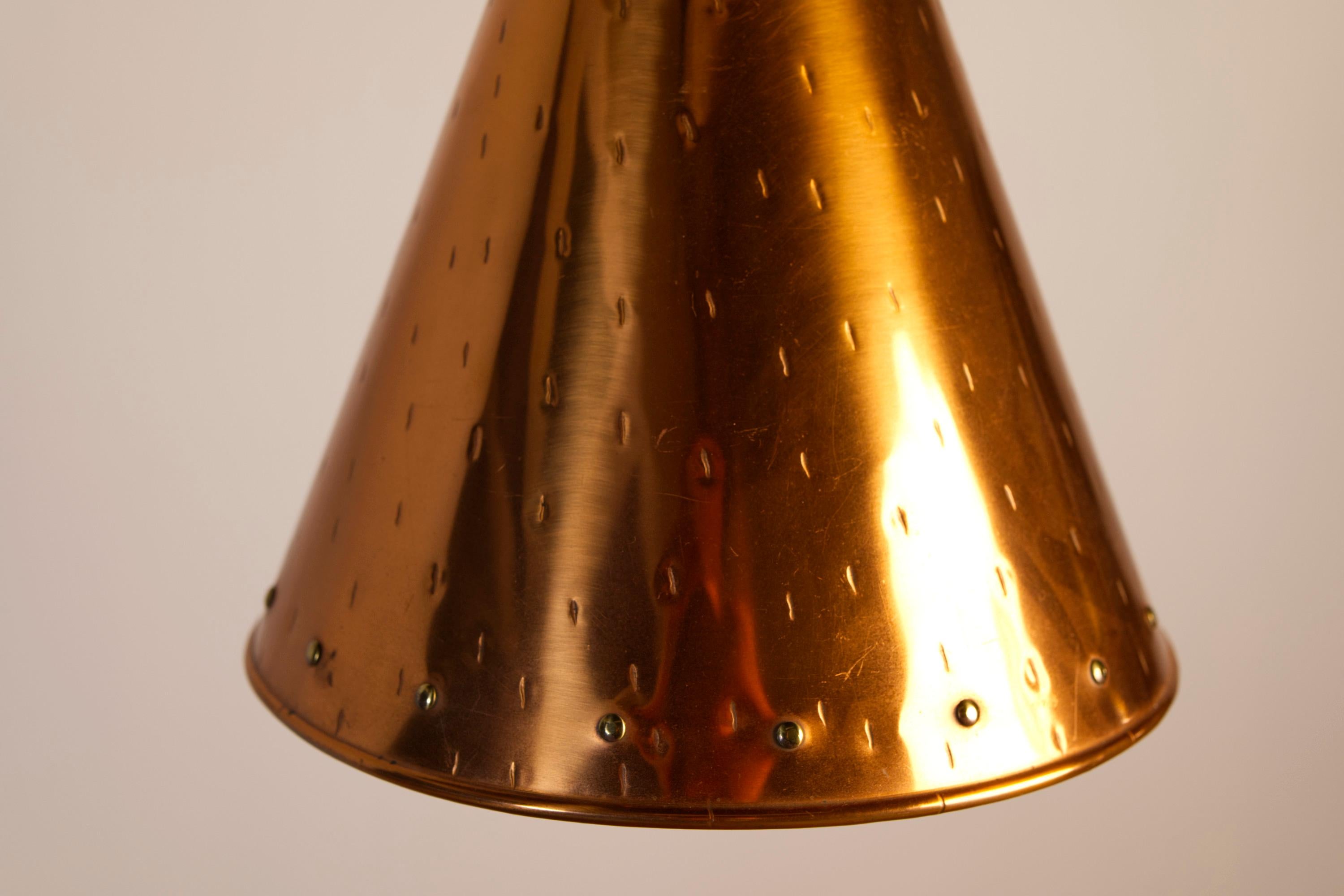 Large Copper Cone Pendant Lamp by Th. Valentiner – Denmark, 1960s

This striking mid-century pendant lamp from Th. Valentiner, Copenhagen, features a minimalist conical design crafted in copper with subtle brass pin accents and hammered details.