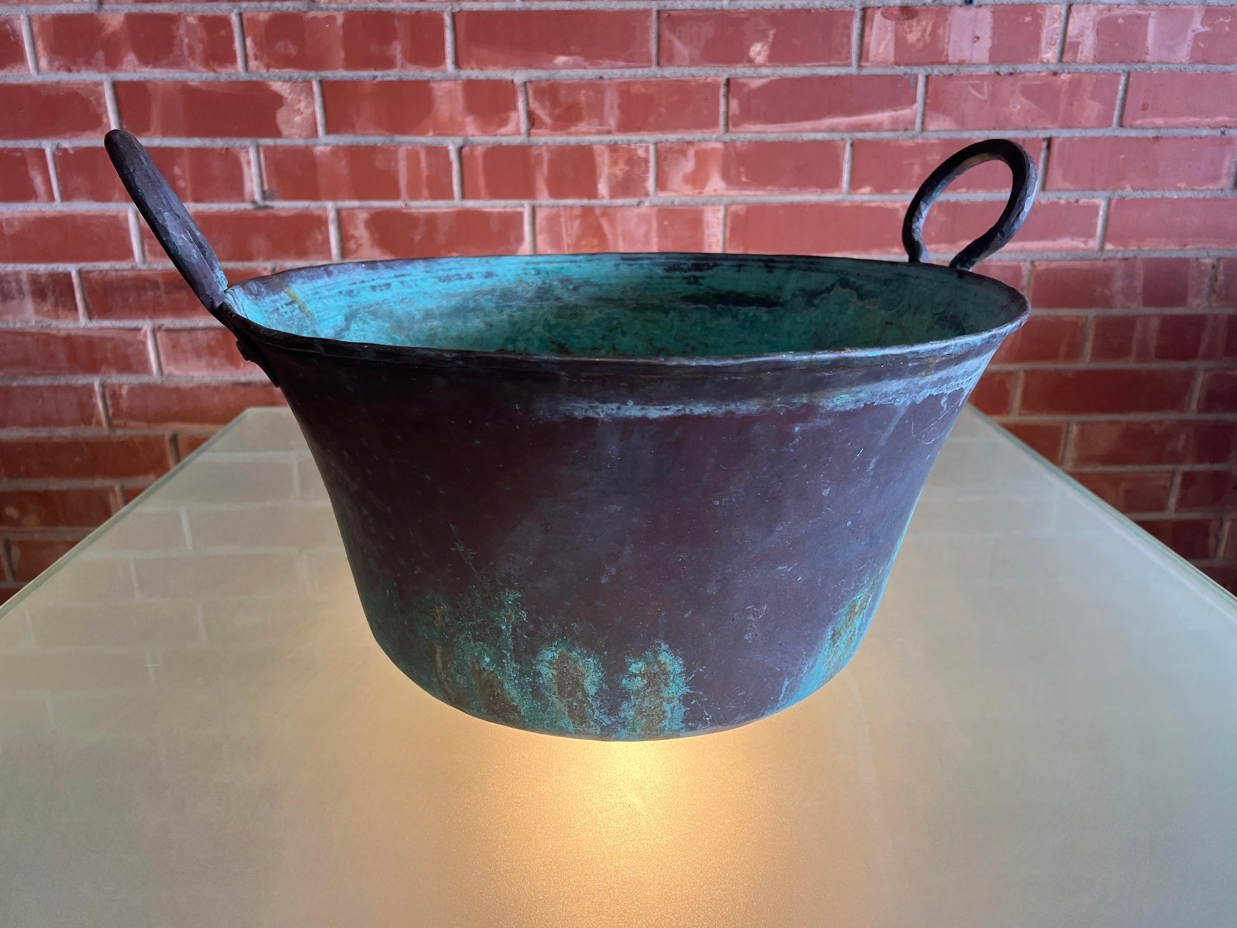 Large Copper Pot or Planter In Good Condition For Sale In Oklahoma City, OK
