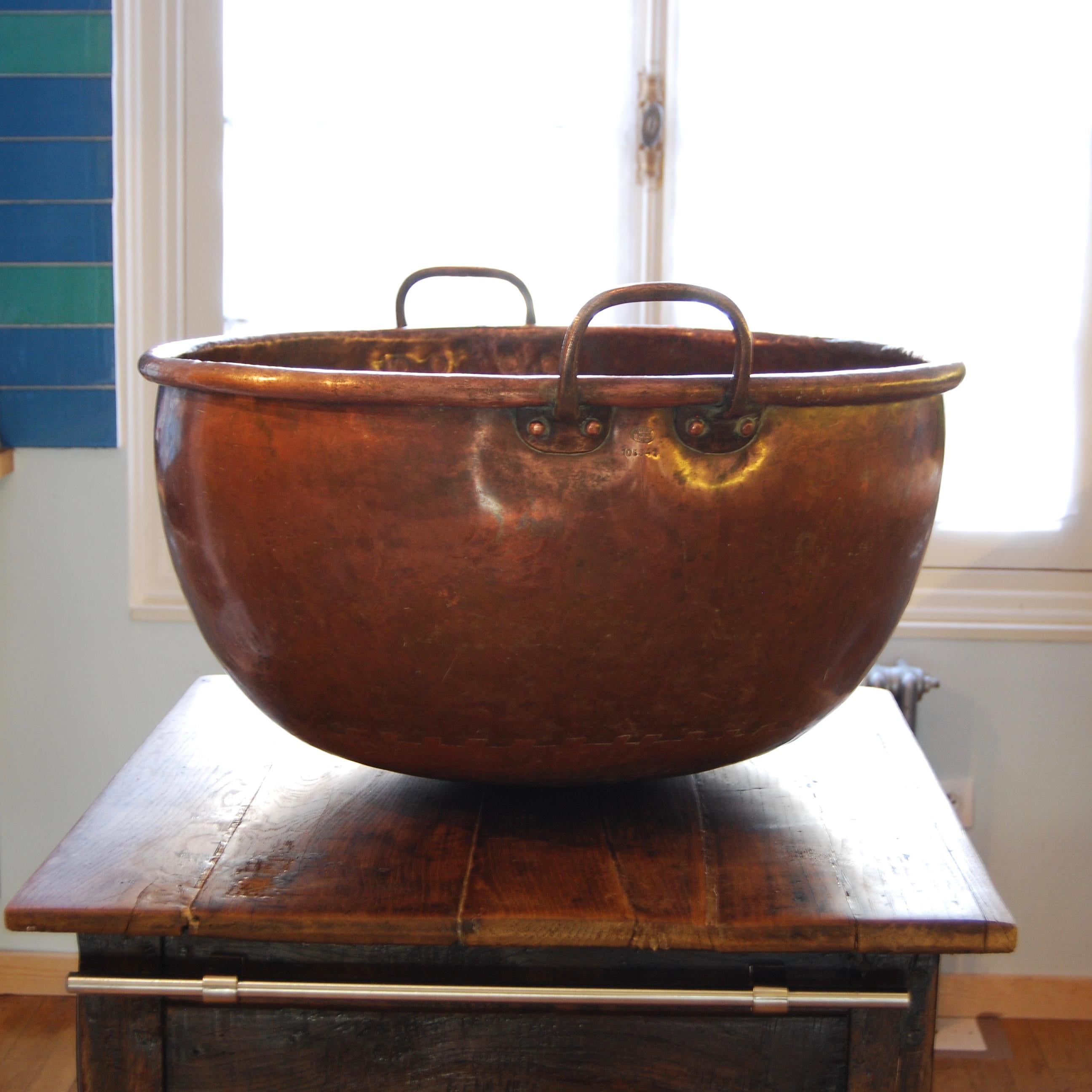 Large Copper Pot with Rounded Base, 