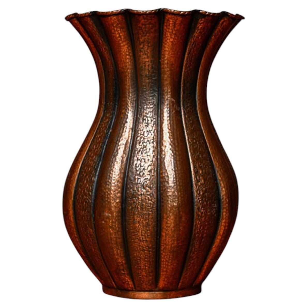 Grande vaso in rame di Egidio Casagrande, martellato a mano, Italia anni '50