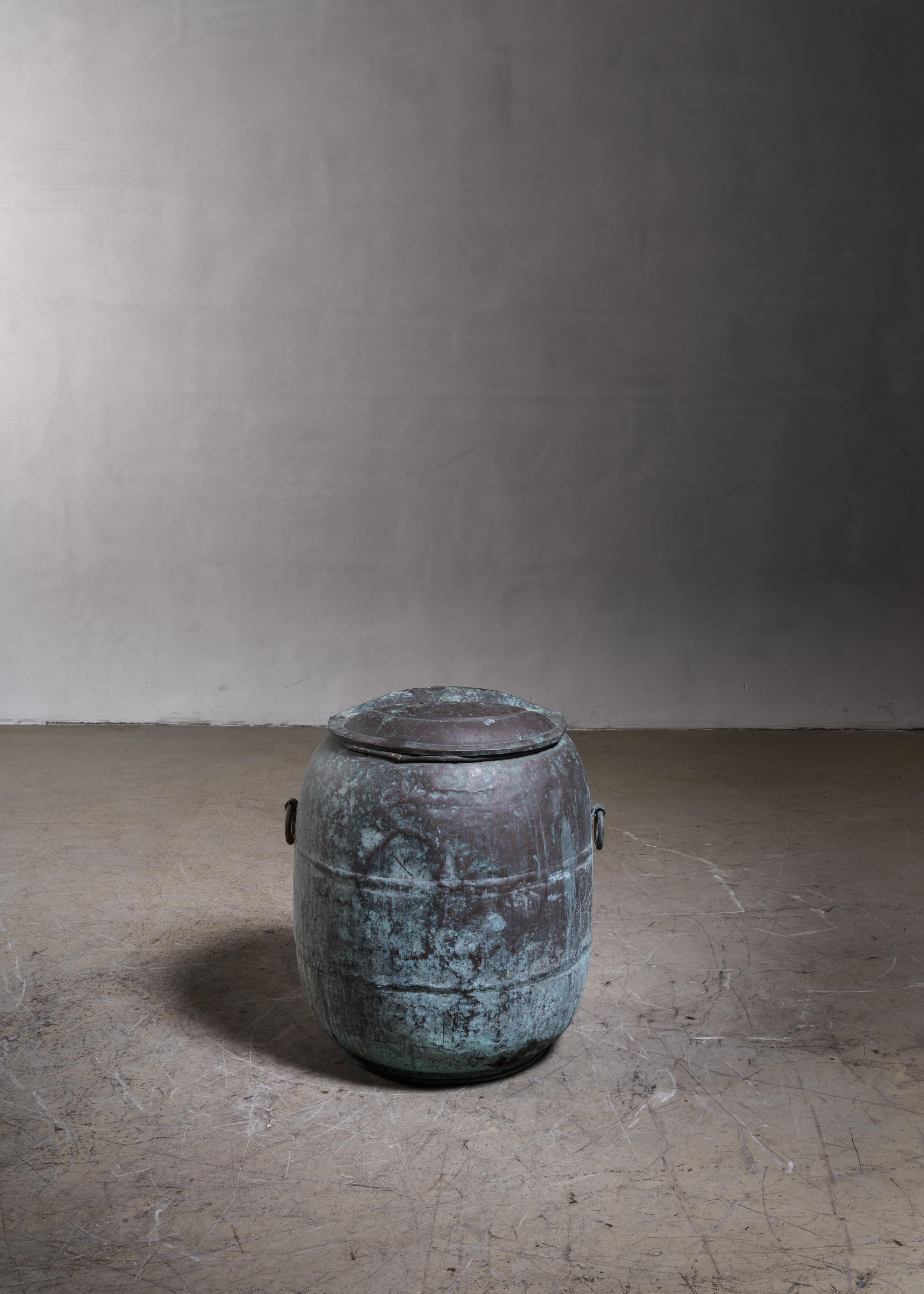 Large copper water barrel from Sweden In Good Condition For Sale In Maastricht, NL