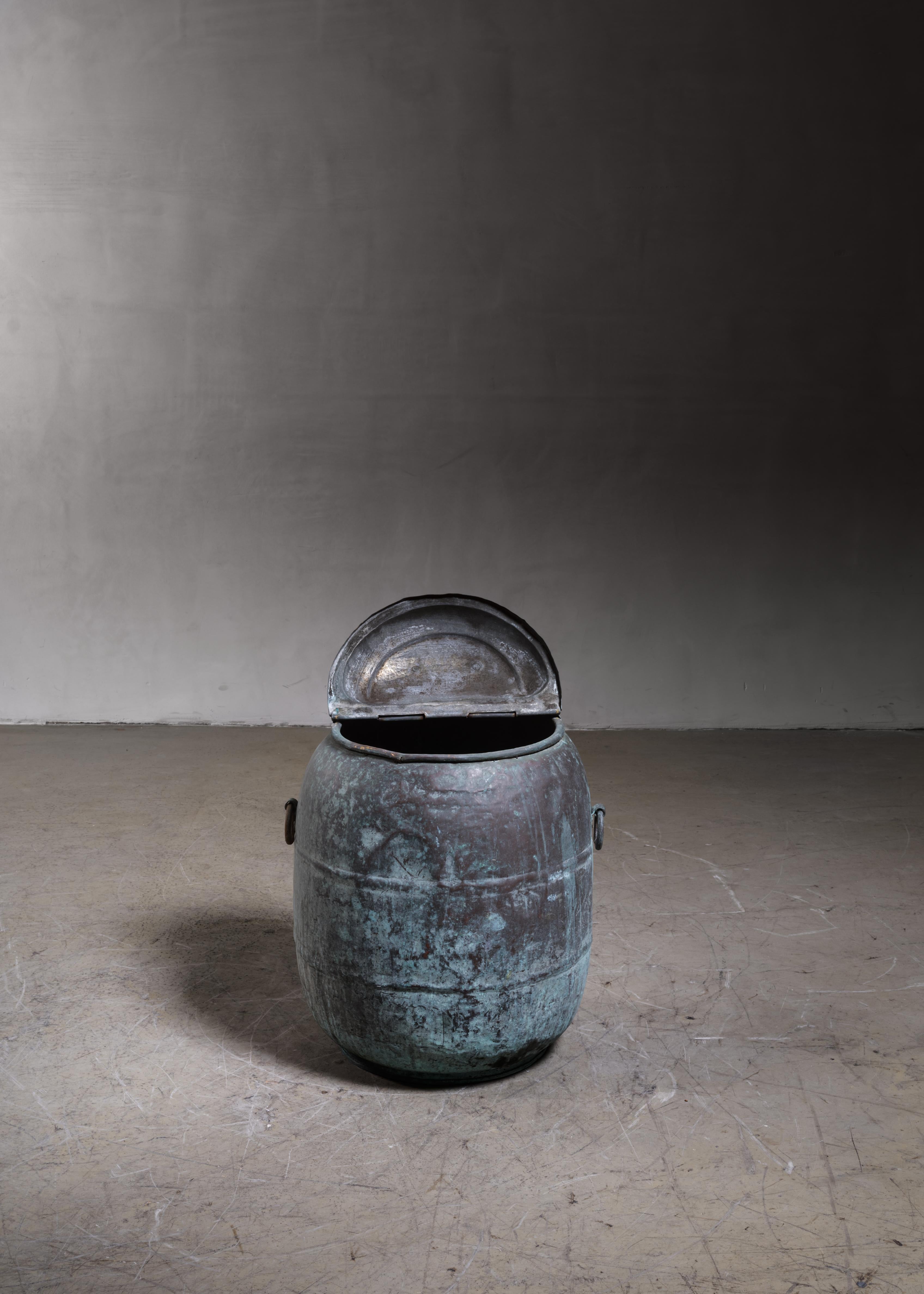 Early 20th Century Large copper water barrel from Sweden For Sale