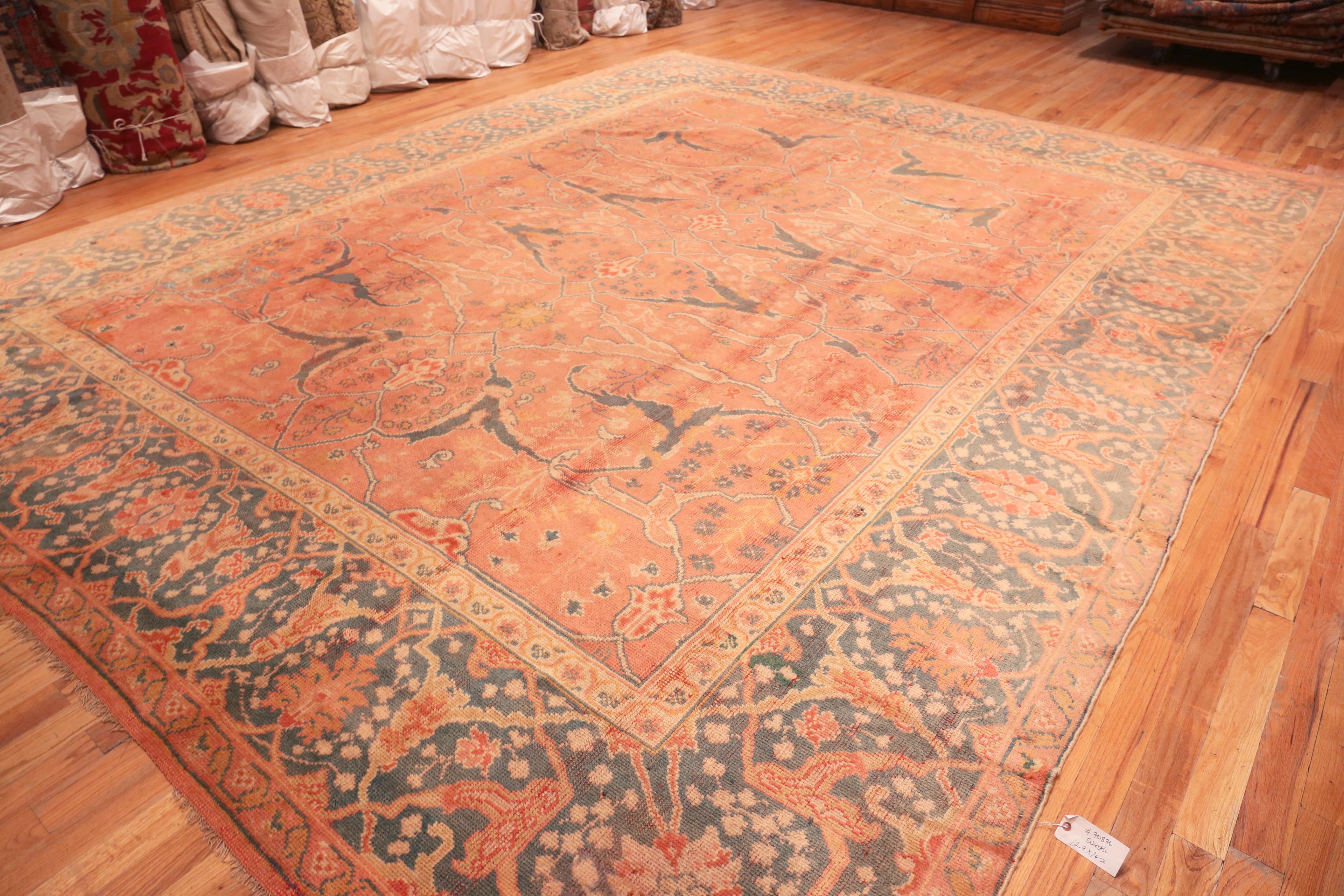 Coral Antique Turkish Oushak Rug. 12 ft 9 in x 16 ft 2 in In Good Condition For Sale In New York, NY