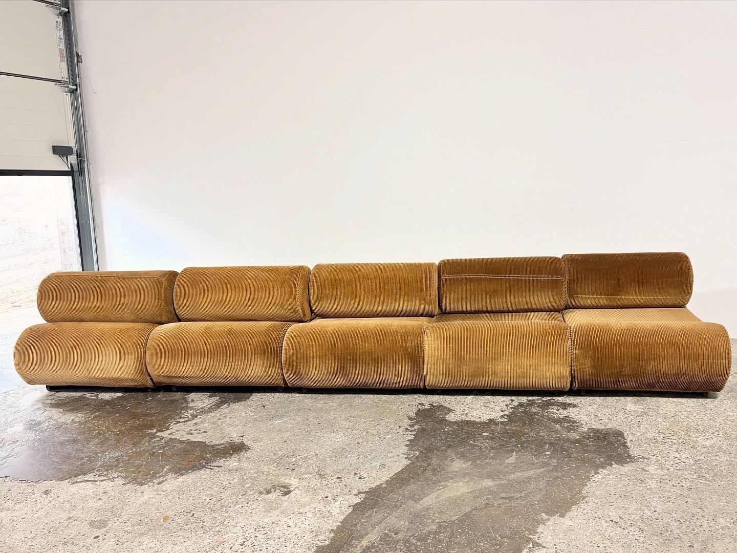 Mid-Century moderno large Corbi sectional sofa designed by Klaus Uredat for COR 1972 five seats in vendita