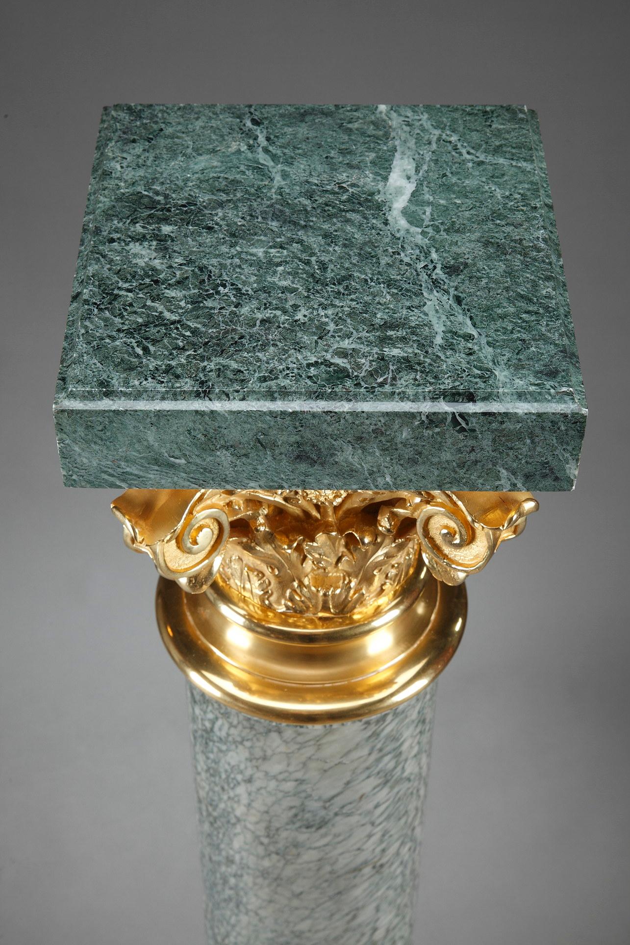 Grand piédestal corinthien en marbre et bronze doré  en vente 1