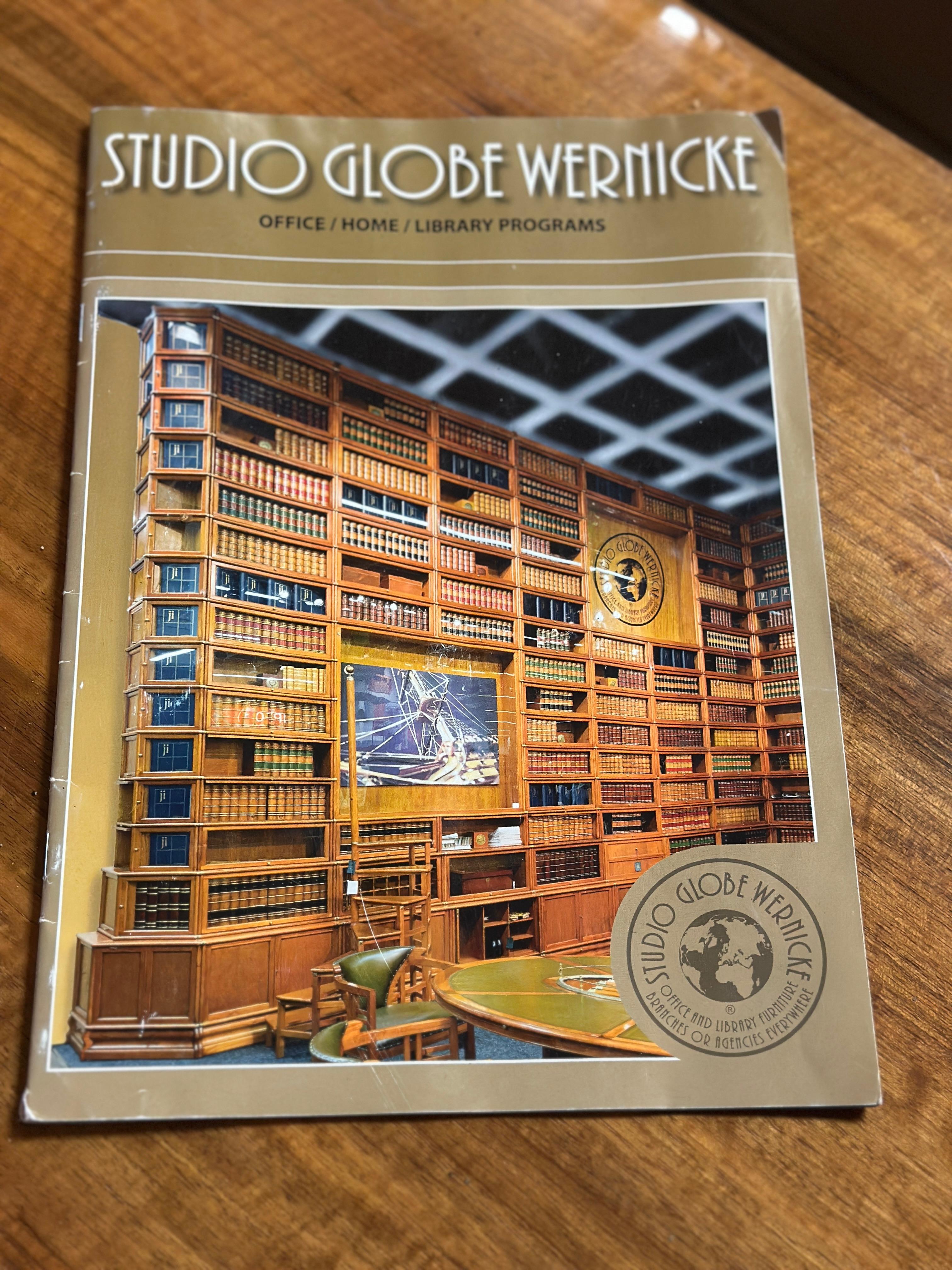 Grande libreria componibile ad angolo Barrister, Replica di Studio Globe Wernicke in vendita 7