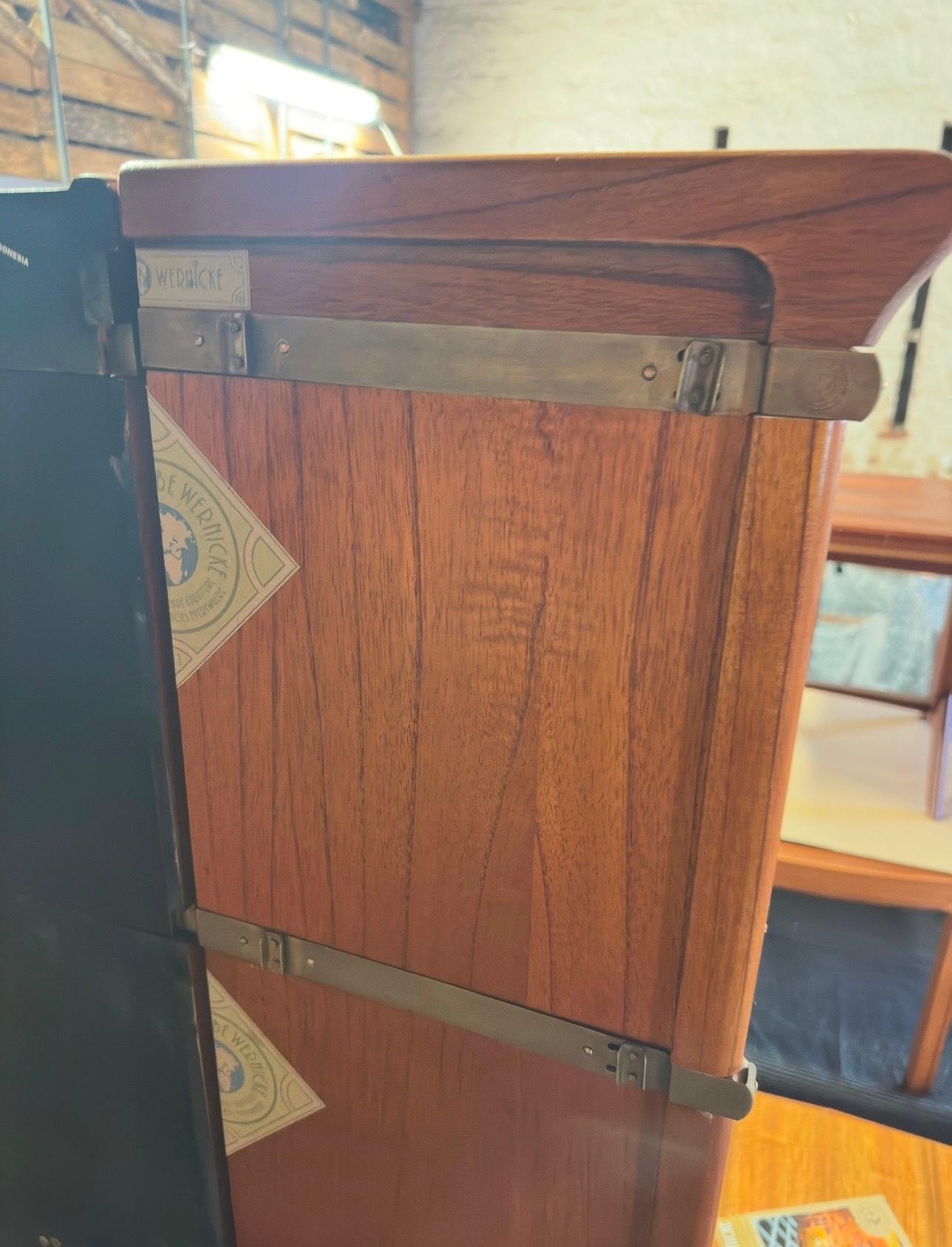 Grande libreria componibile ad angolo Barrister, Replica di Studio Globe Wernicke in vendita 11