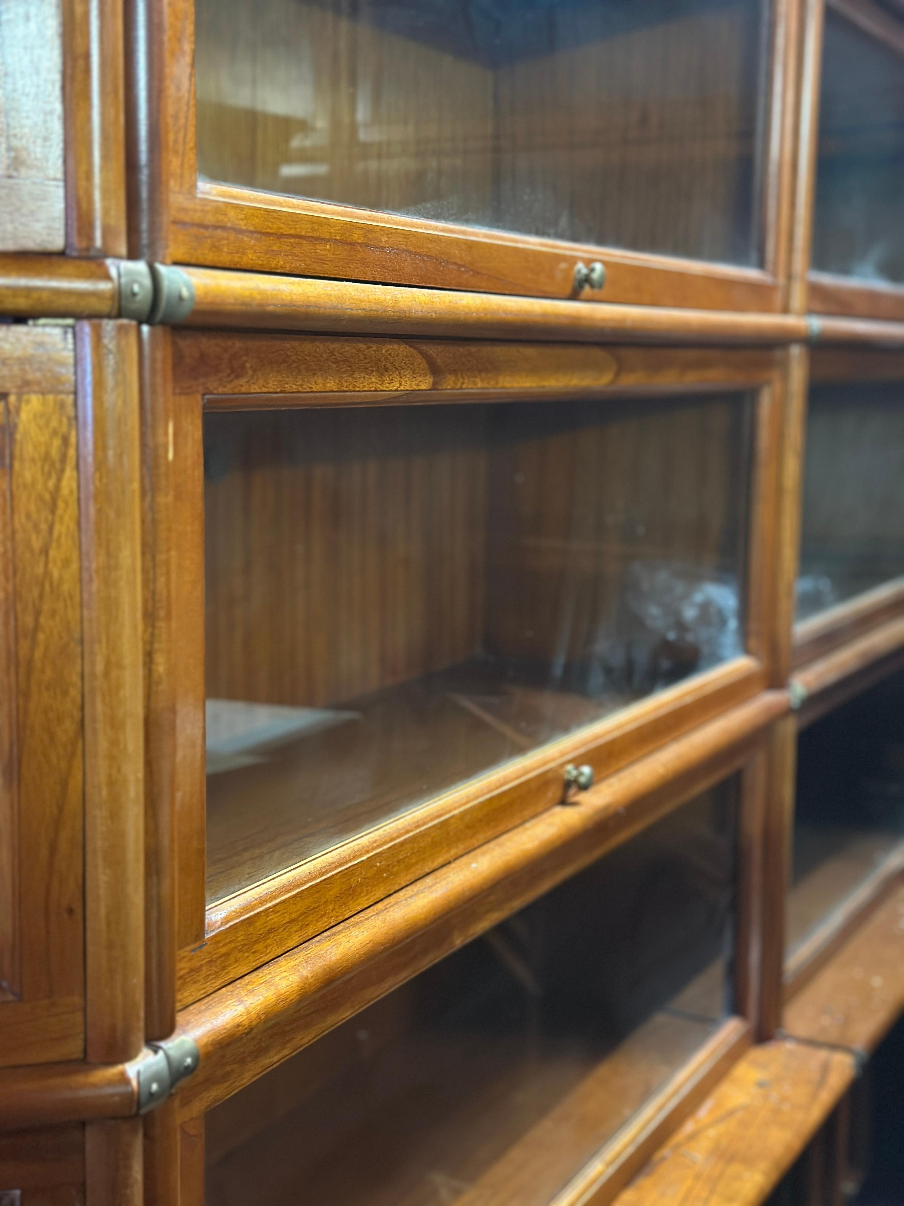 Vetro Grande libreria componibile ad angolo Barrister, Replica di Studio Globe Wernicke in vendita