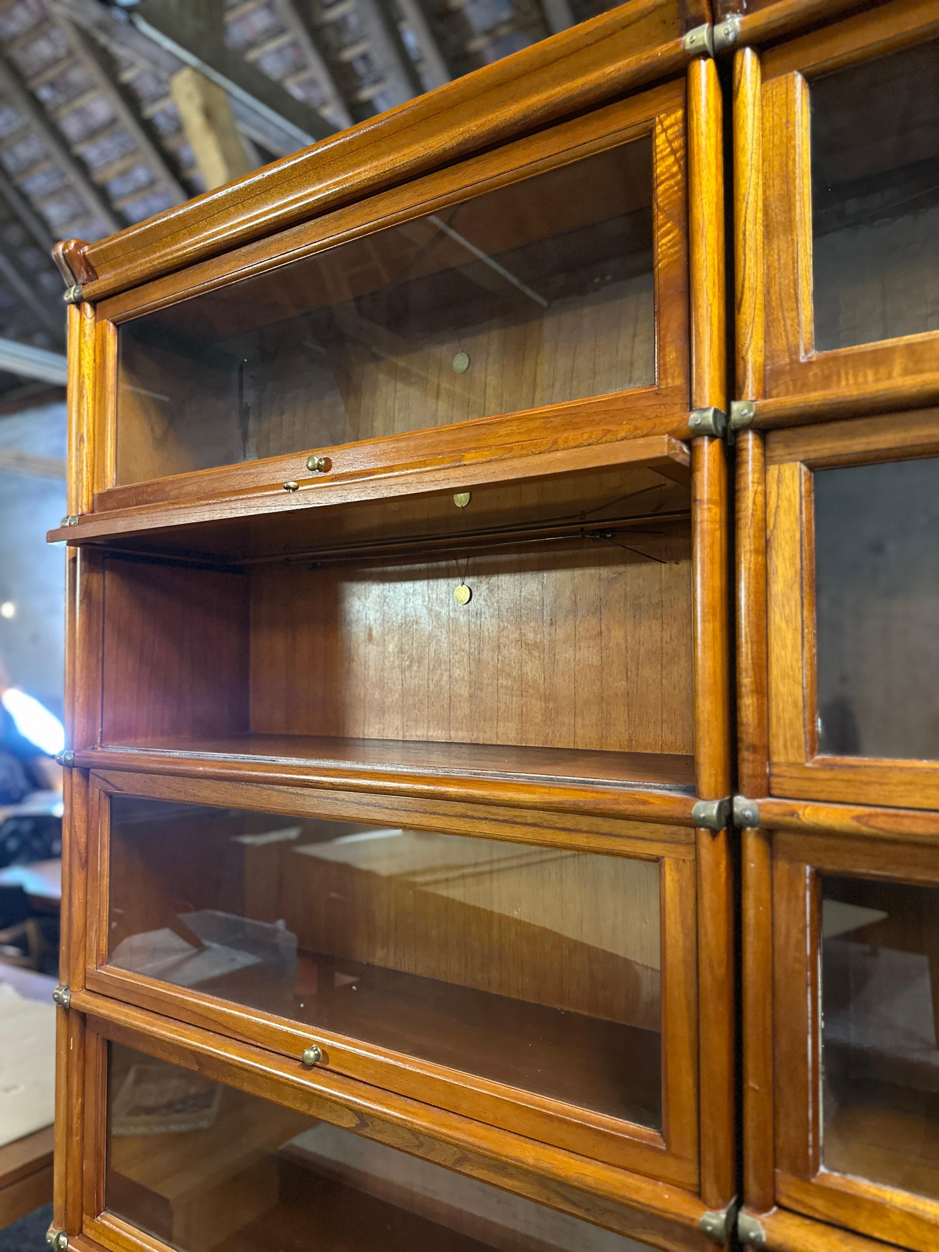 Grande libreria componibile ad angolo Barrister, Replica di Studio Globe Wernicke in vendita 1