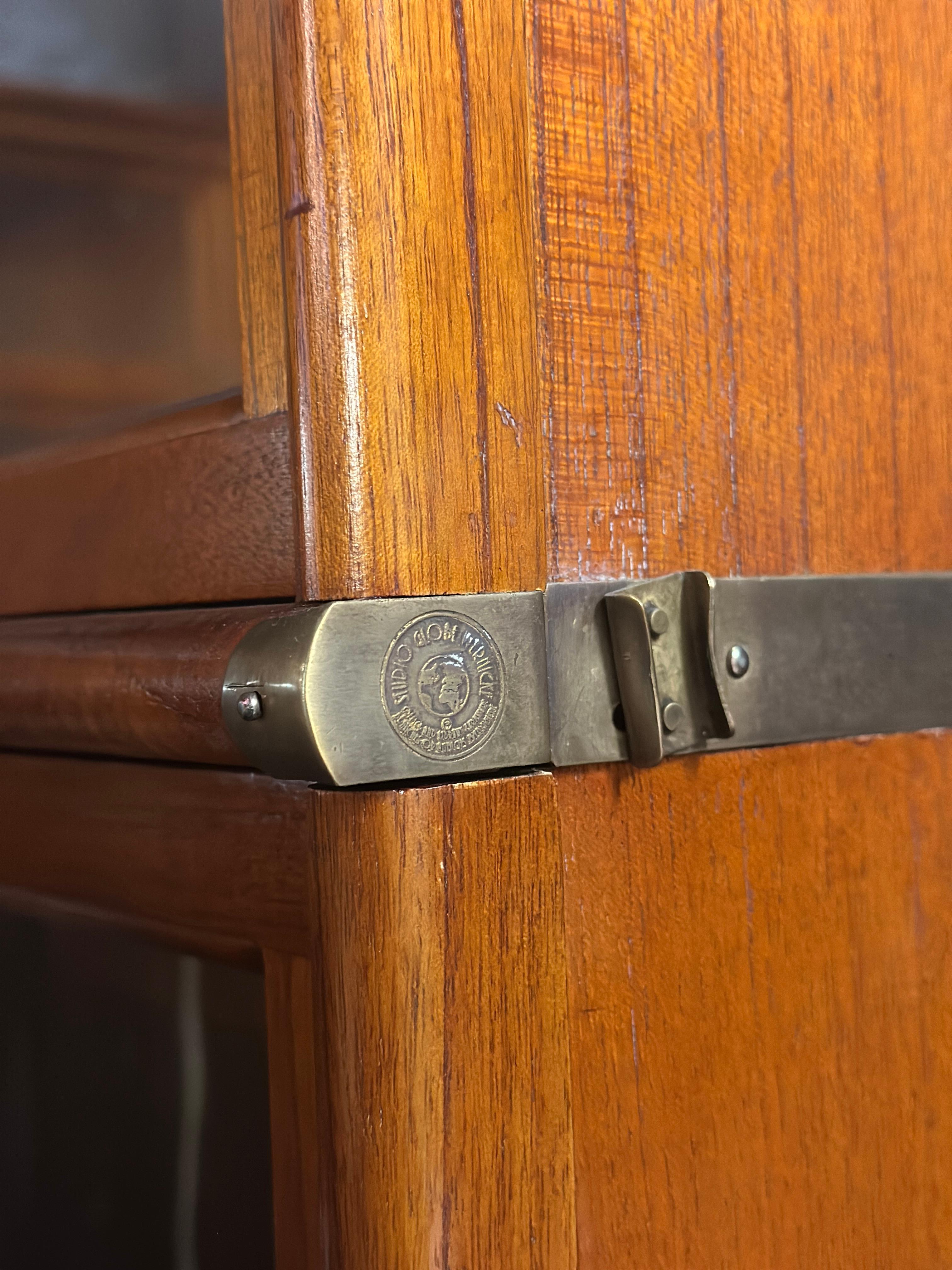 Grande libreria componibile ad angolo Barrister, Replica di Studio Globe Wernicke in vendita 2