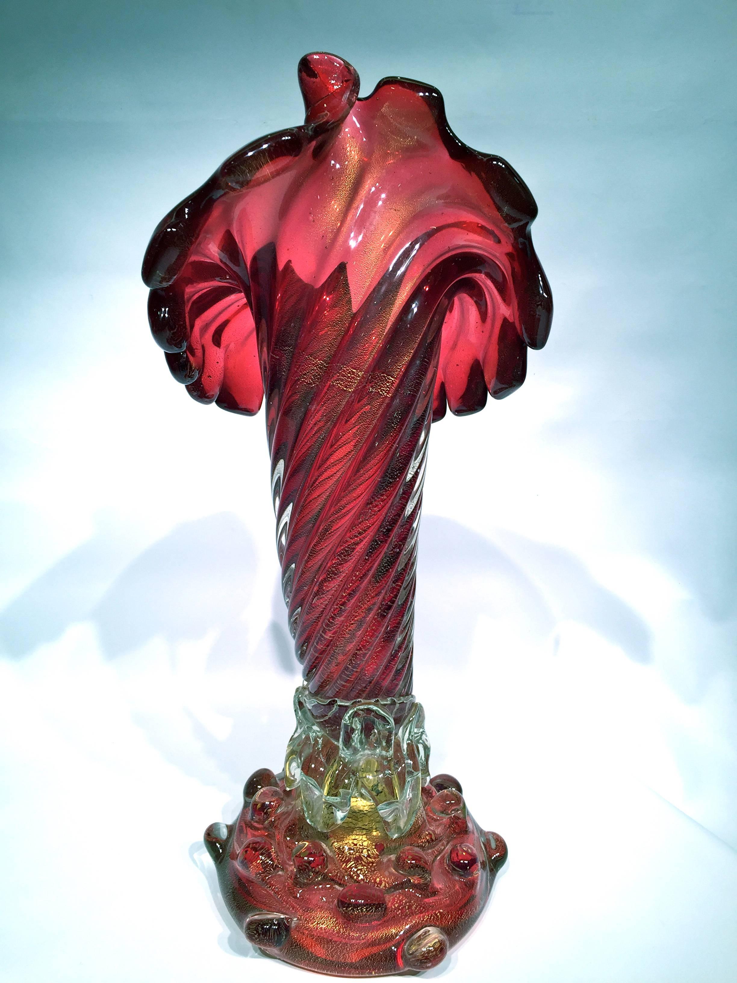 Large Cornucopia in Artistic Blown Murano Glass Red Gold Vase, circa 1950 For Sale 2