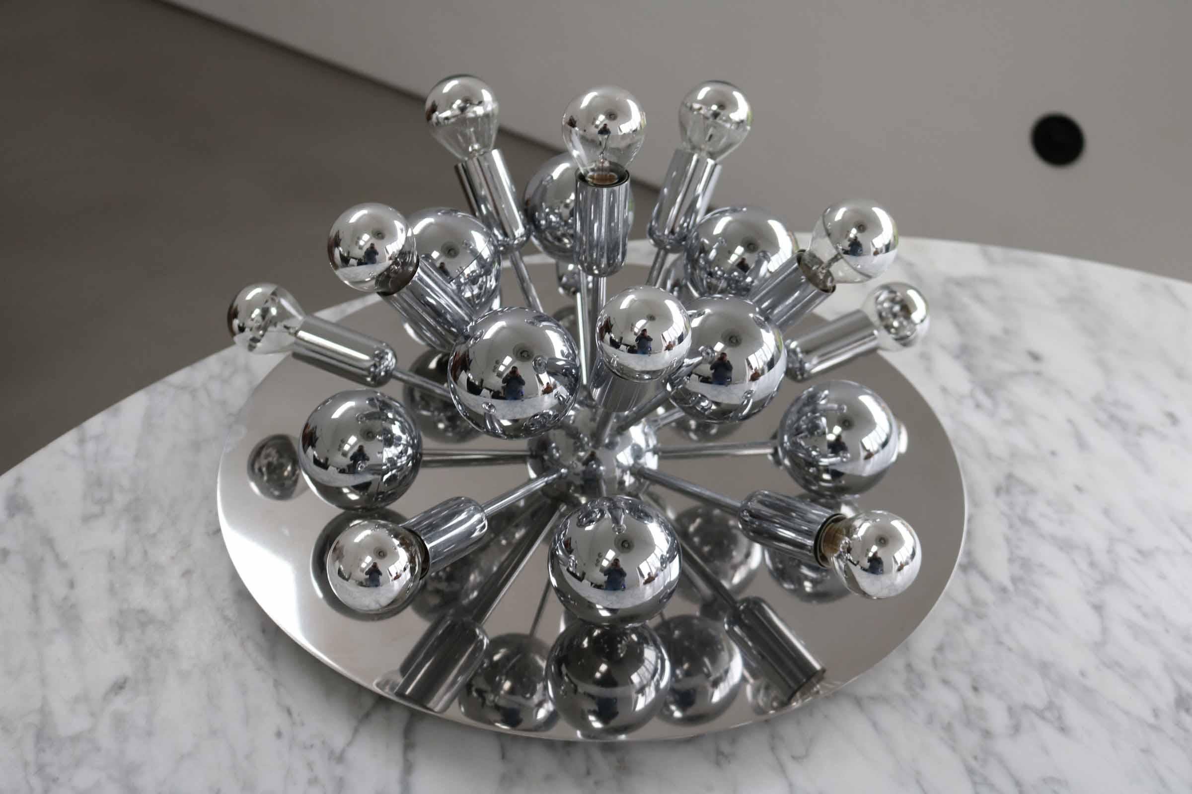 Large Cosack Sputnik Space Age flushmount or wall lamp in chrome in excellent condition.
E27 / Model A bulbs.