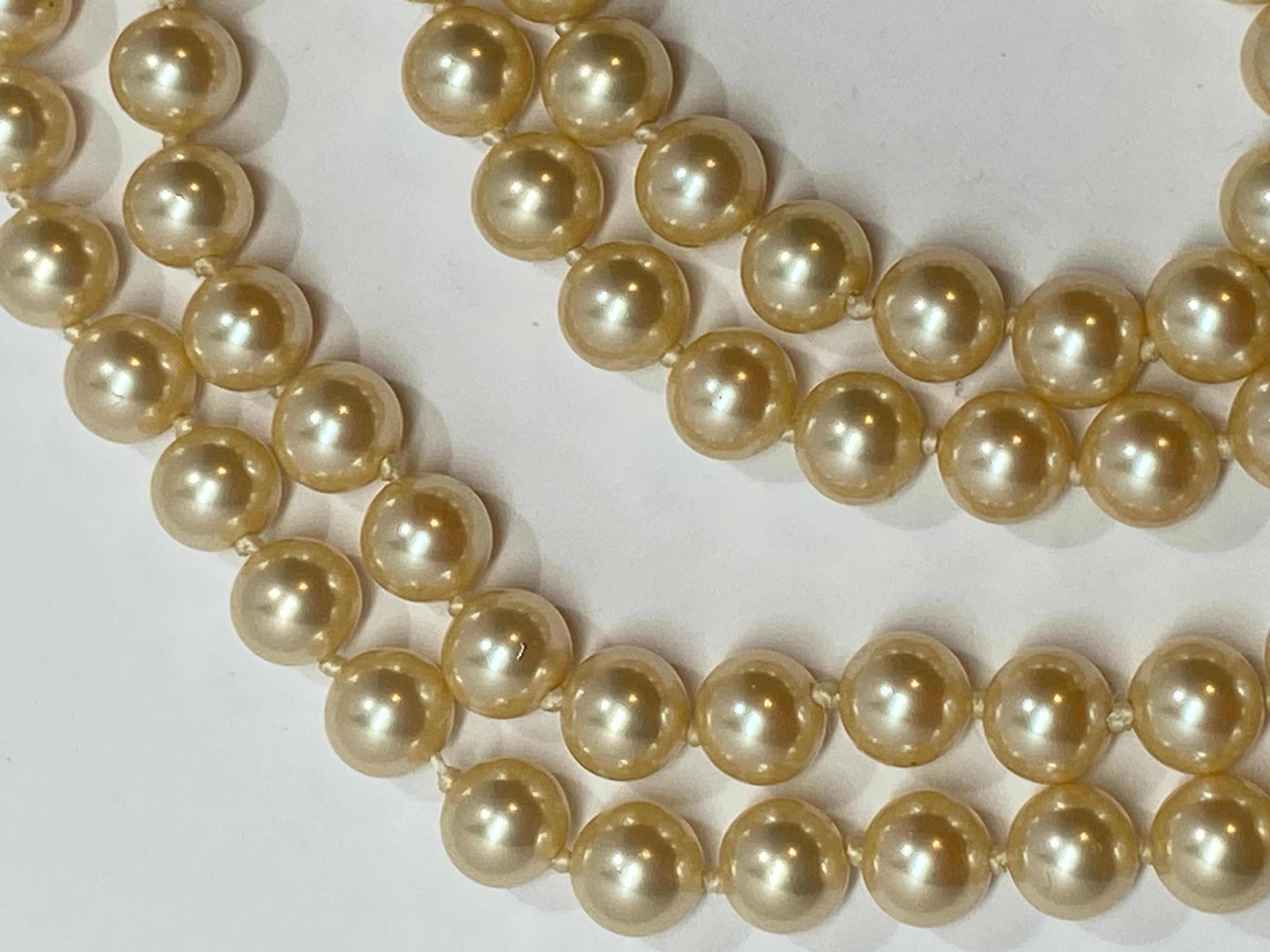 Marvella Elegantly Hand-Knotted Pearl with Polished Gold Hardware Clasp Necklace For Sale 3
