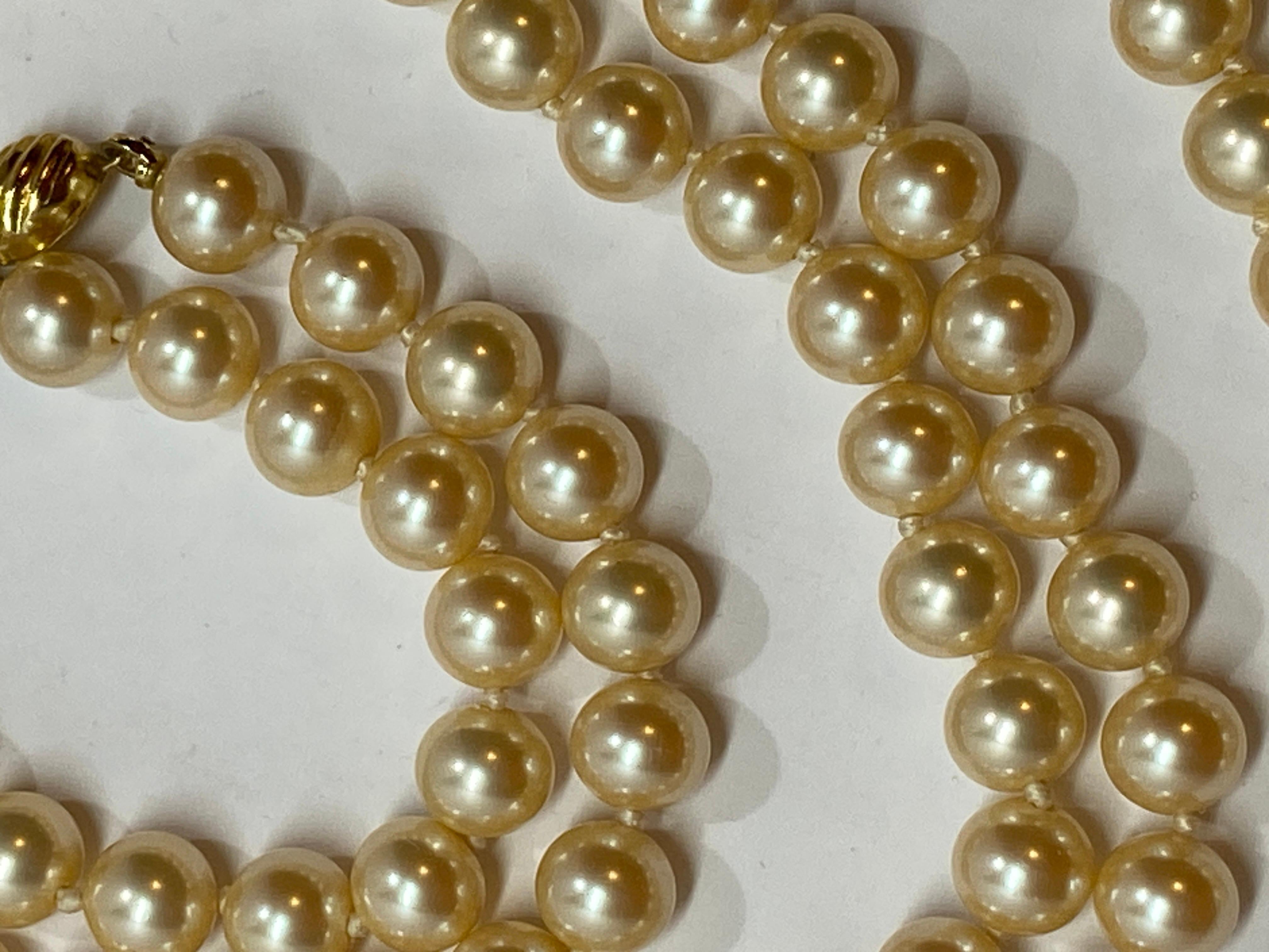 Marvella Elegante handgeknüpfte Perlen-Halskette mit poliertem Goldverschluss im Zustand „Gut“ im Angebot in New York, NY