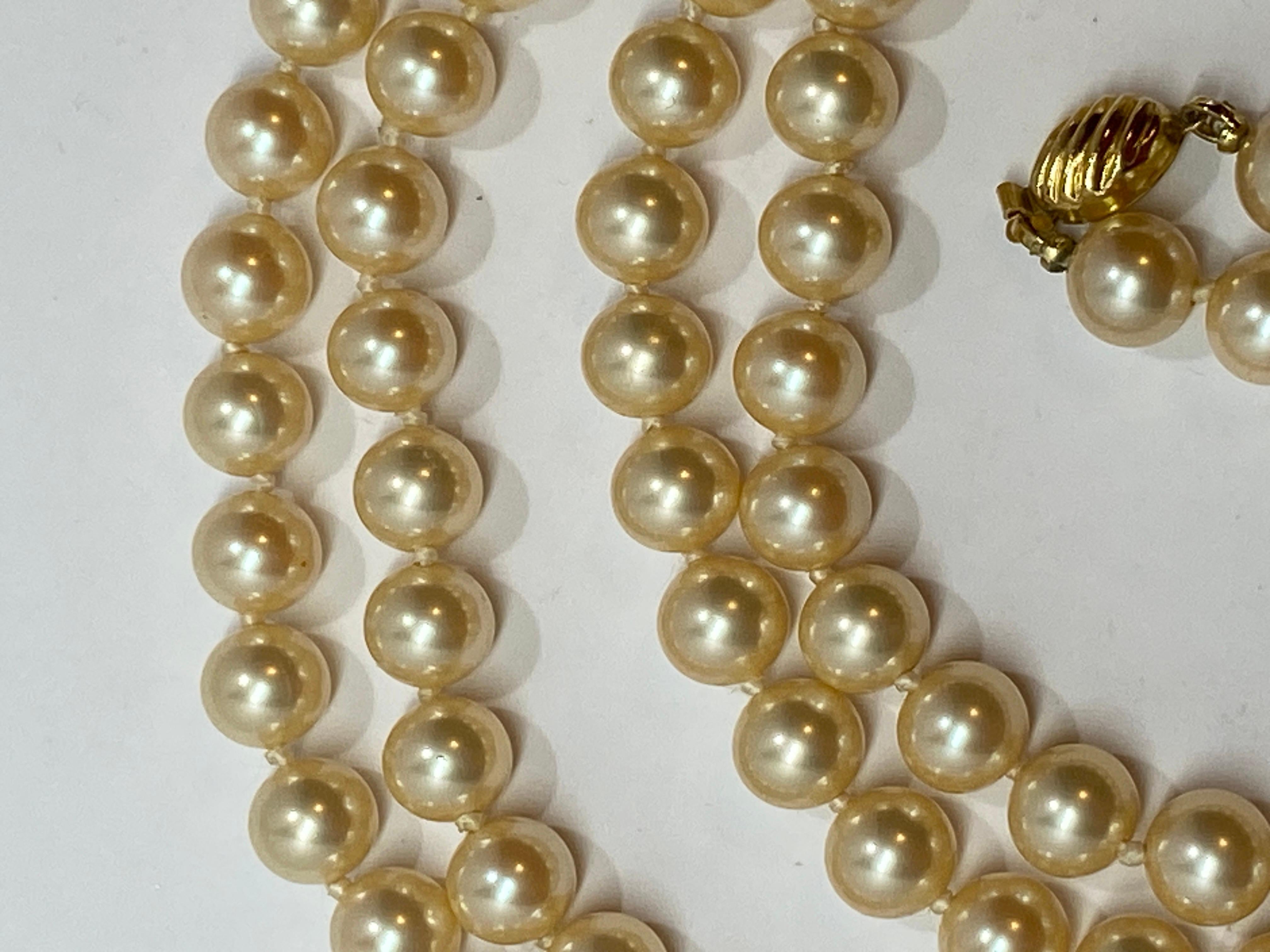 Marvella Elegante handgeknüpfte Perlen-Halskette mit poliertem Goldverschluss im Angebot 3