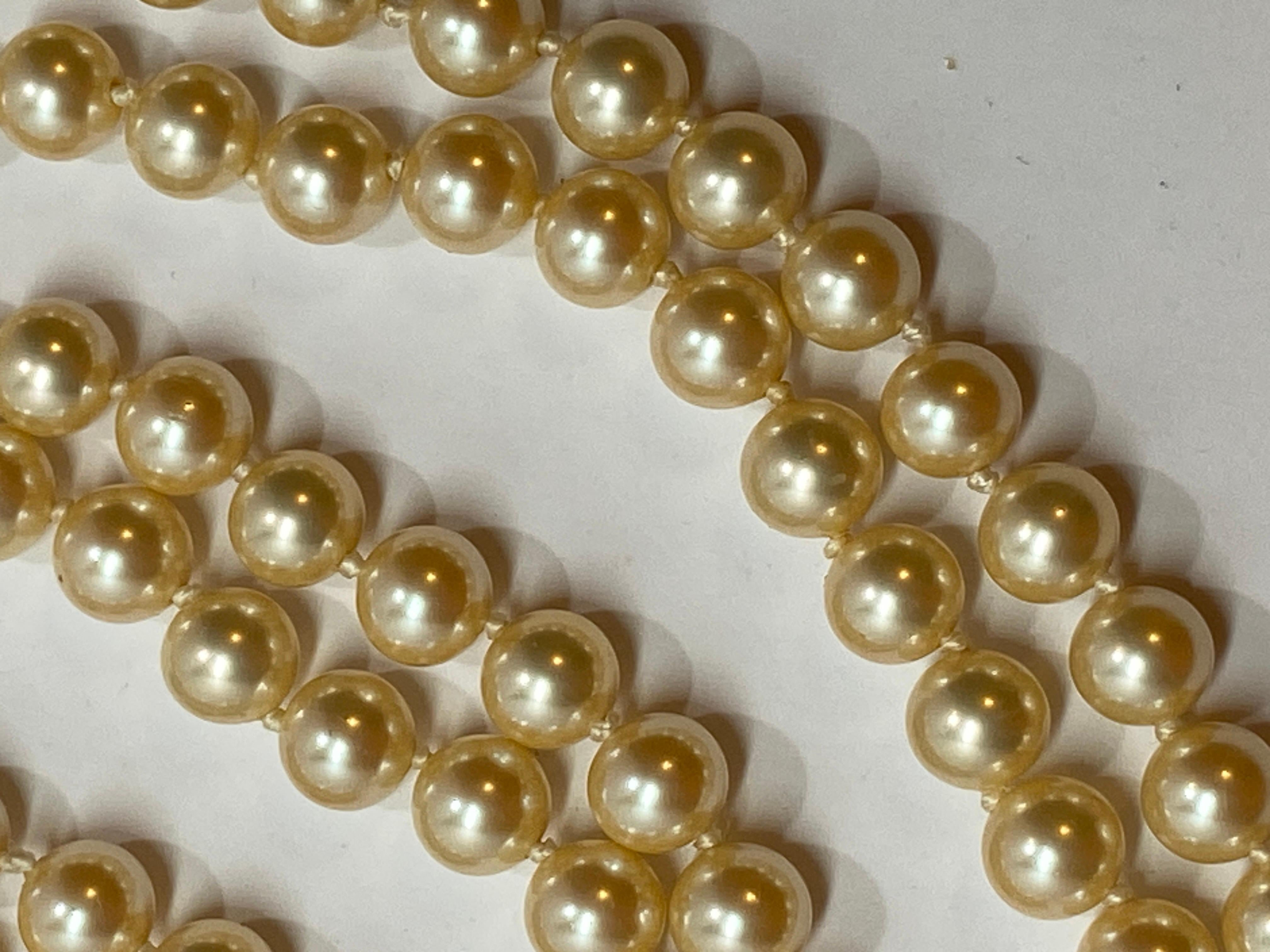 Marvella Elegante handgeknüpfte Perlen-Halskette mit poliertem Goldverschluss im Angebot 4