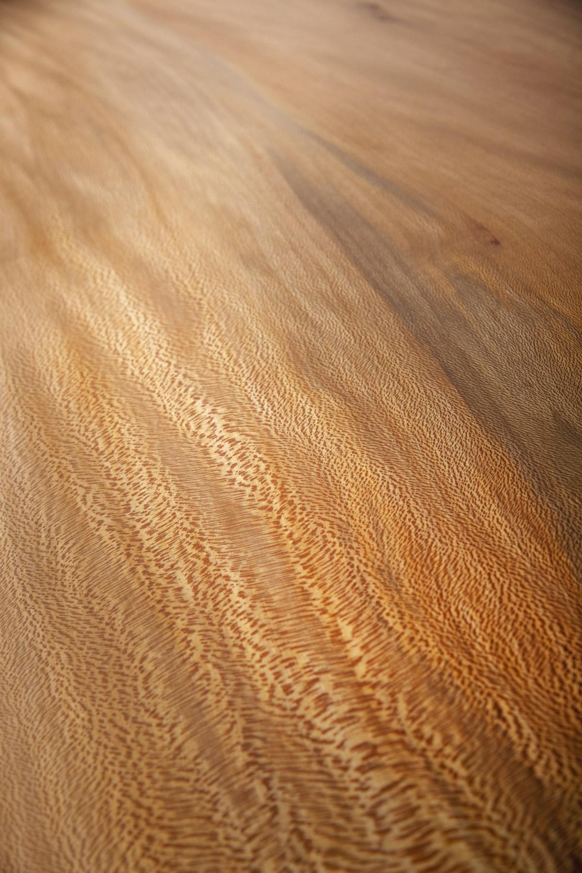 Großer Cotemporary French Plane Massivholz Live Edge Esstisch - 10 Personen (Holz)