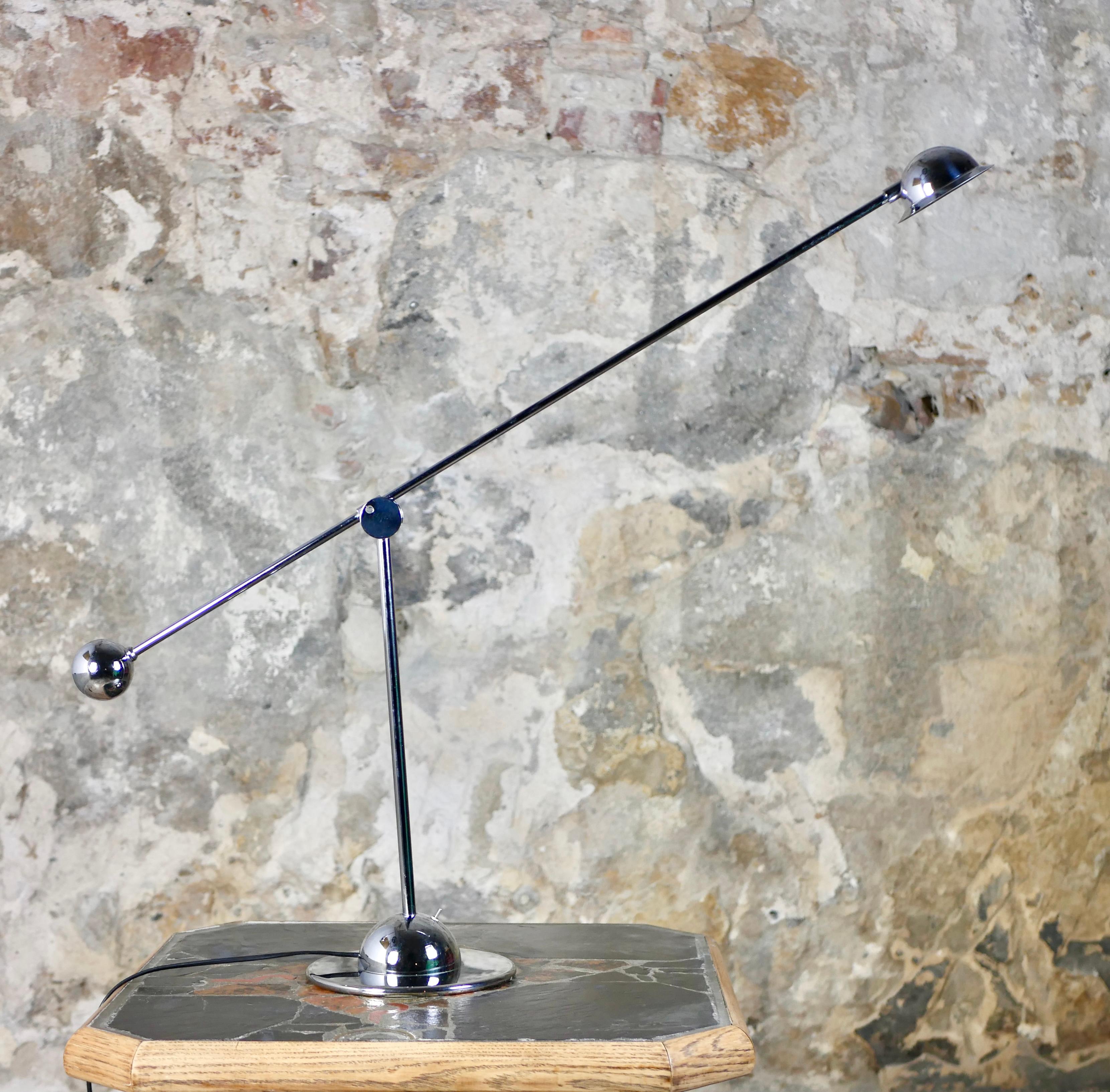 Large counterweight desklamp by Optelma, Switzerland, 1980s In Good Condition In Lyon, FR