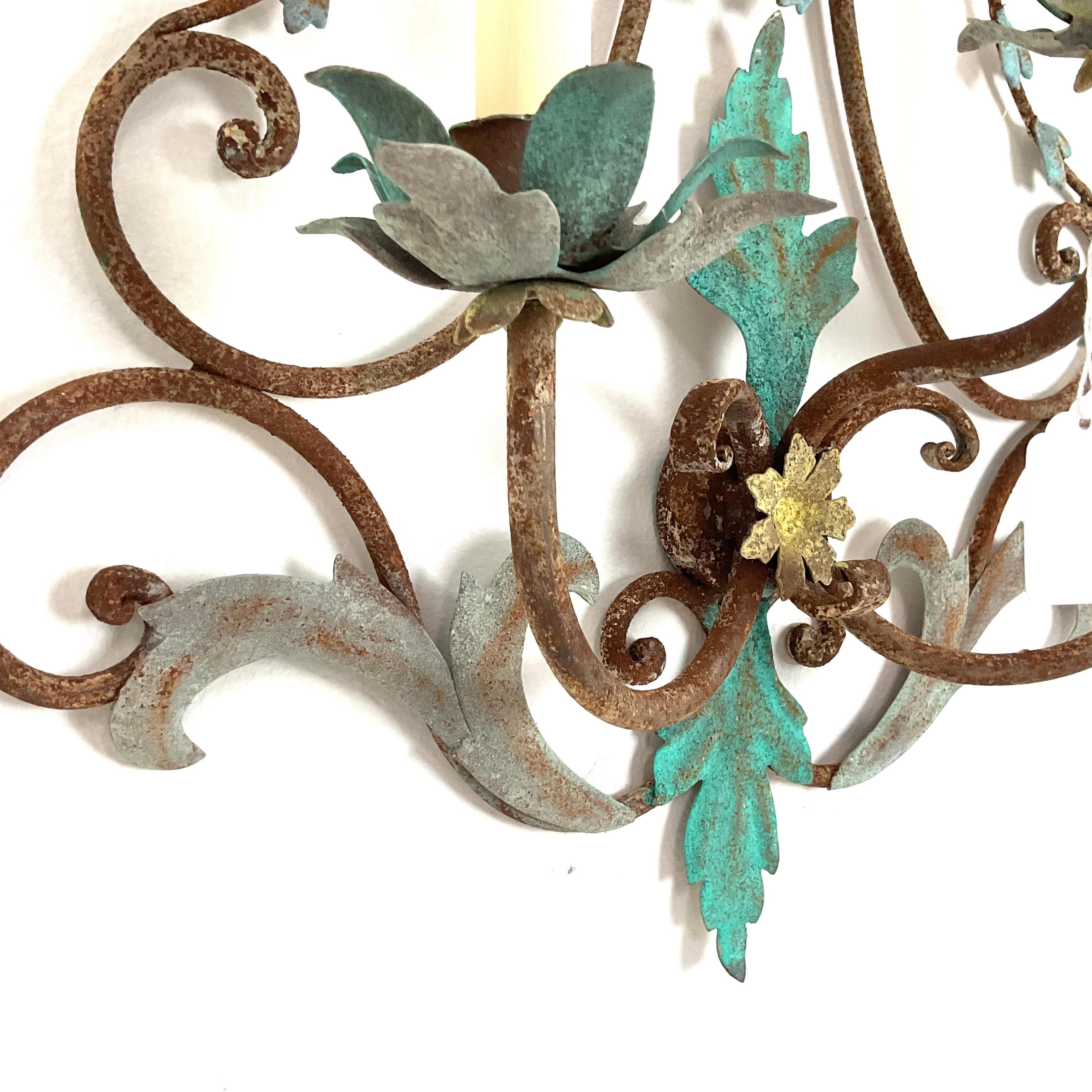 Pareja de grandes candelabros de hierro de estilo rural francés Hierro en venta