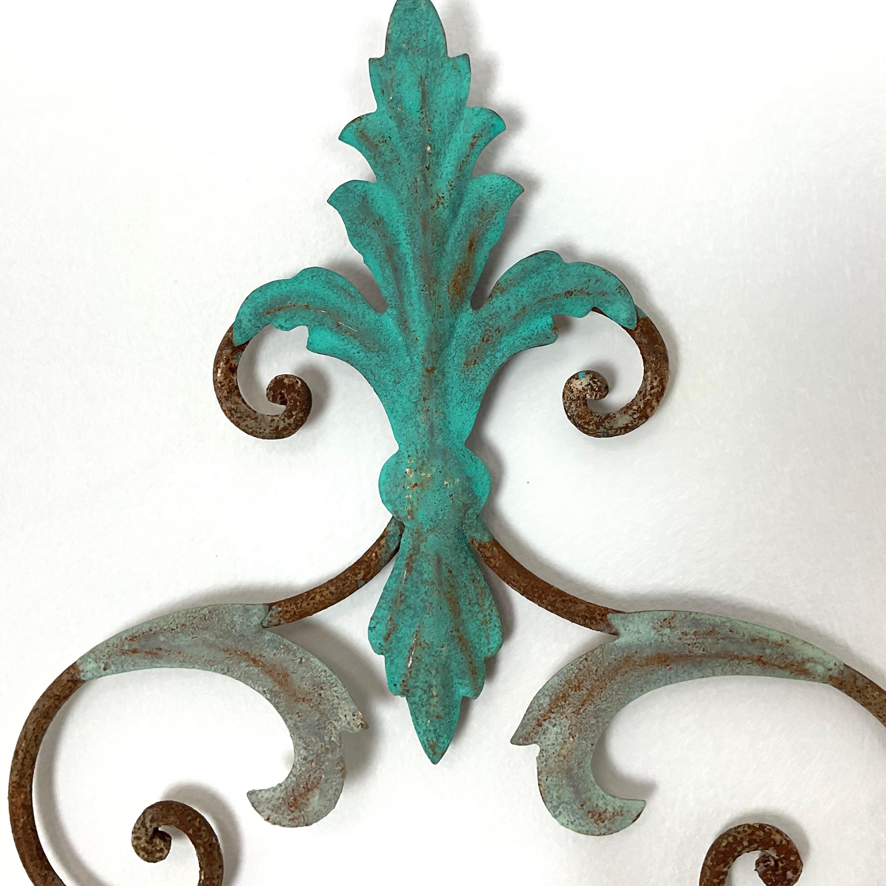 Pareja de grandes candelabros de hierro de estilo rural francés en venta 2
