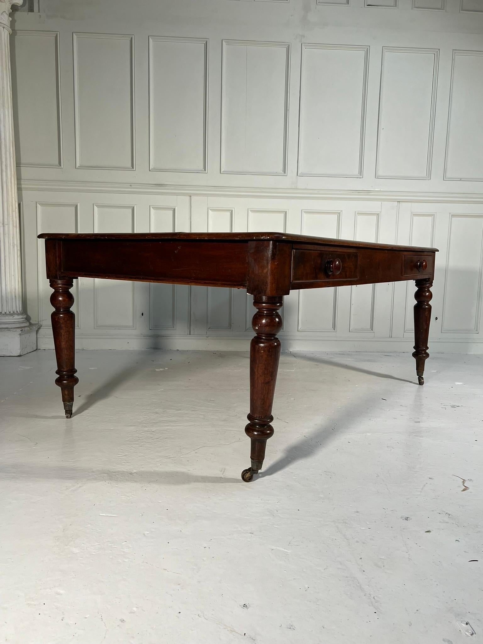 Large Country House Prep / Dining Table In Good Condition In Warrington, GB