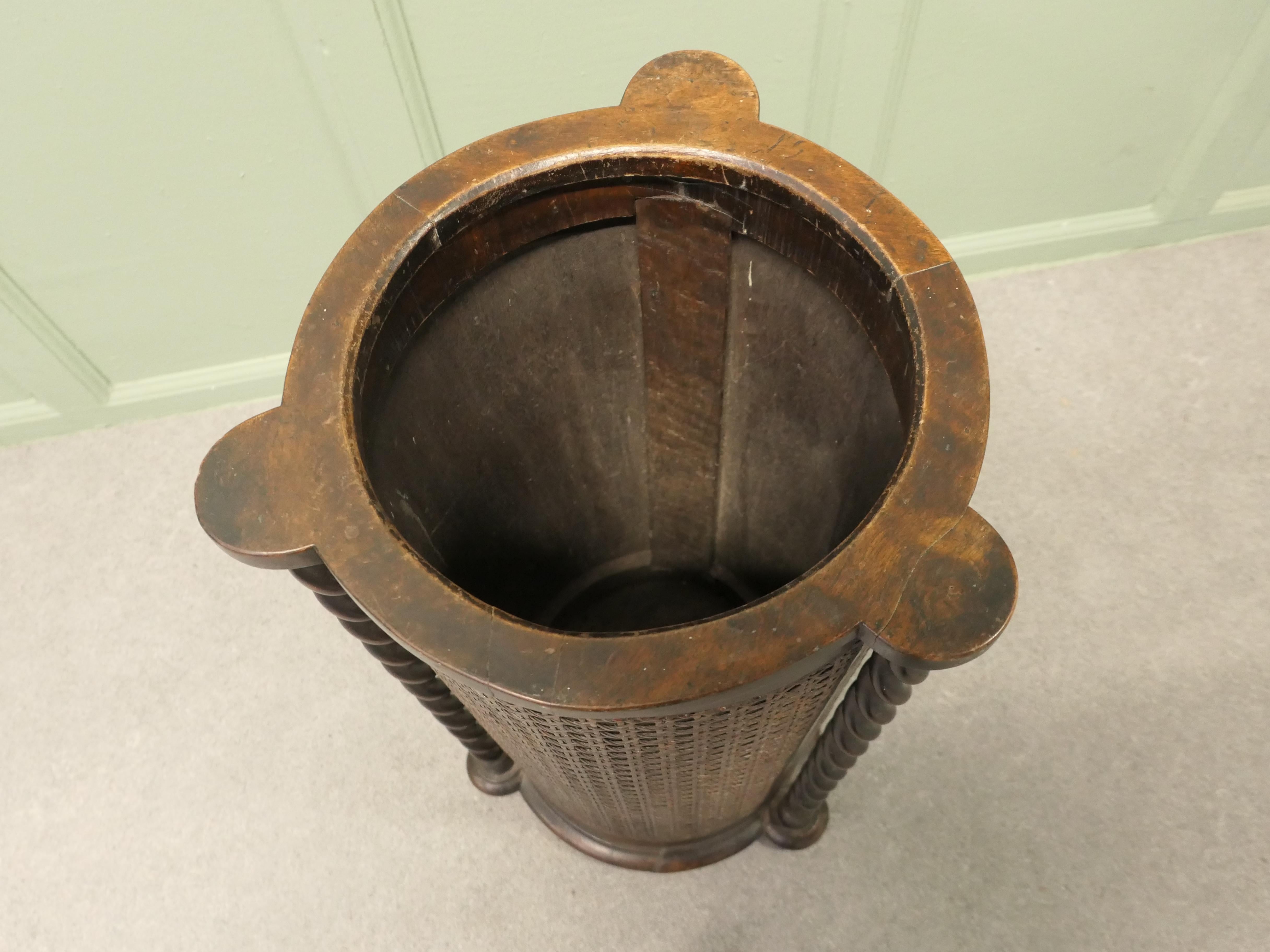 Perchero Grande de Casa de Campo, Torsión de Cebada y Bergere Roble en venta