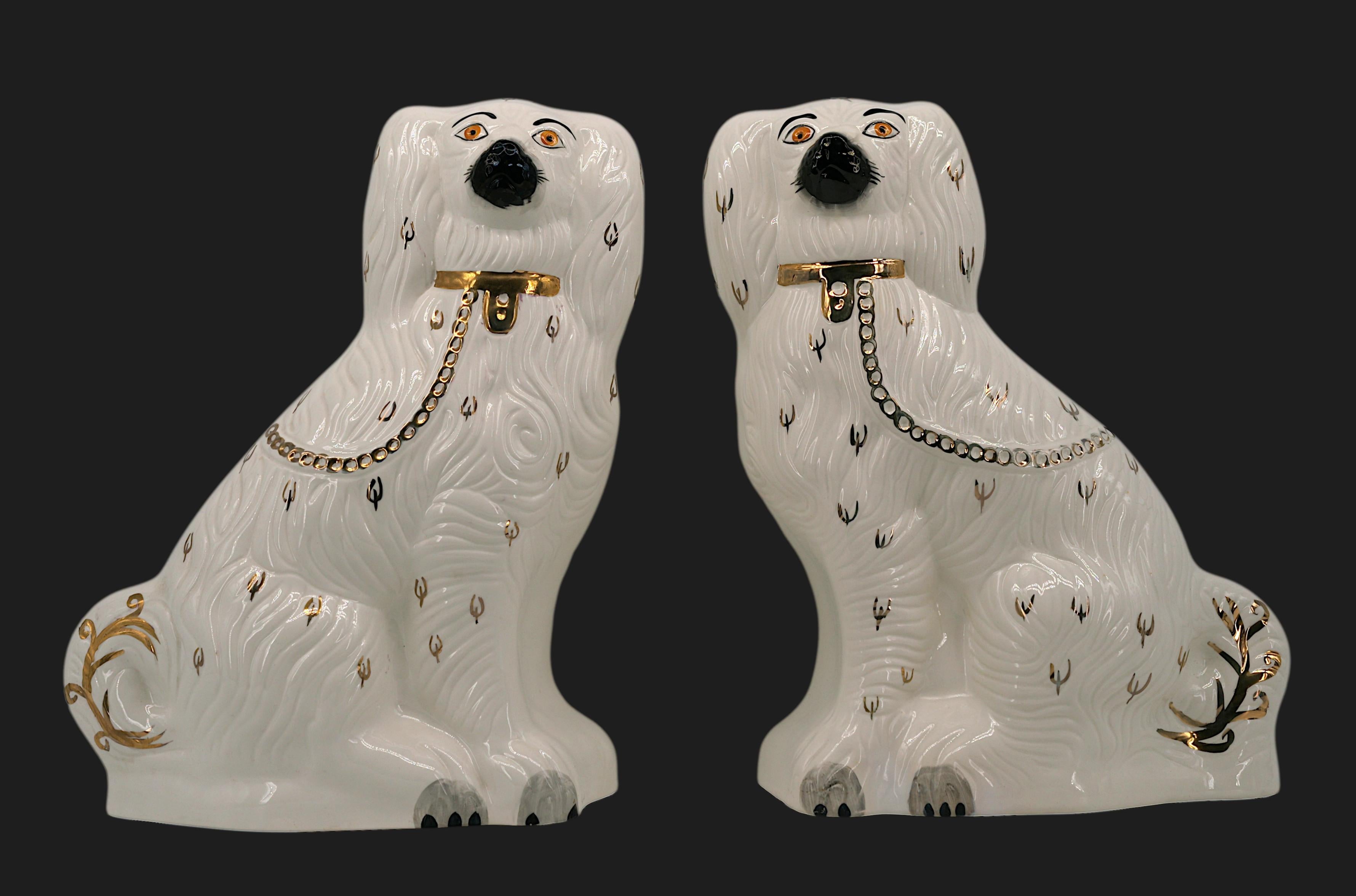 Couple of ceramic Staffordshire spaniels, England, ca.1950. Each - Width: 10.8