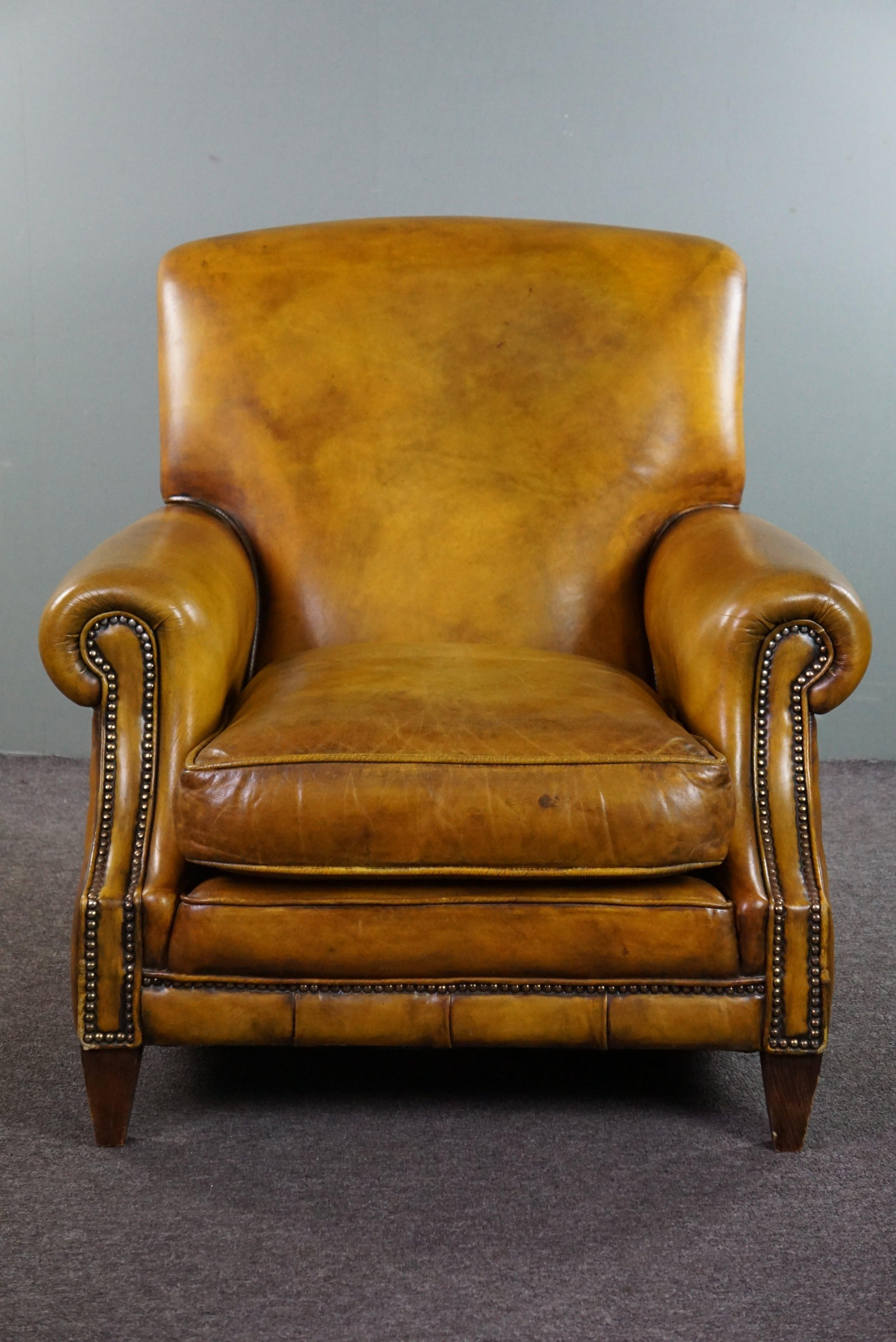 Offered is this fantastic large English cowhide armchair on wheels with an amazing appearance.

With its reclining backrest, this is a armchair in which you can sit for hours. Additionally, it exudes gracefulness in its appearance due to its proper