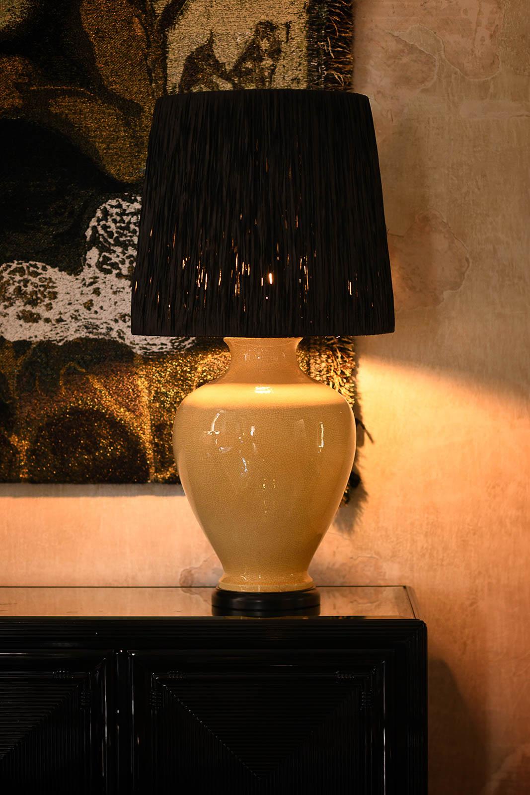 Large Crackle Ceramic Table Lamp With Wooden Base And Raffia Lampshade In Good Condition For Sale In Roma, RM
