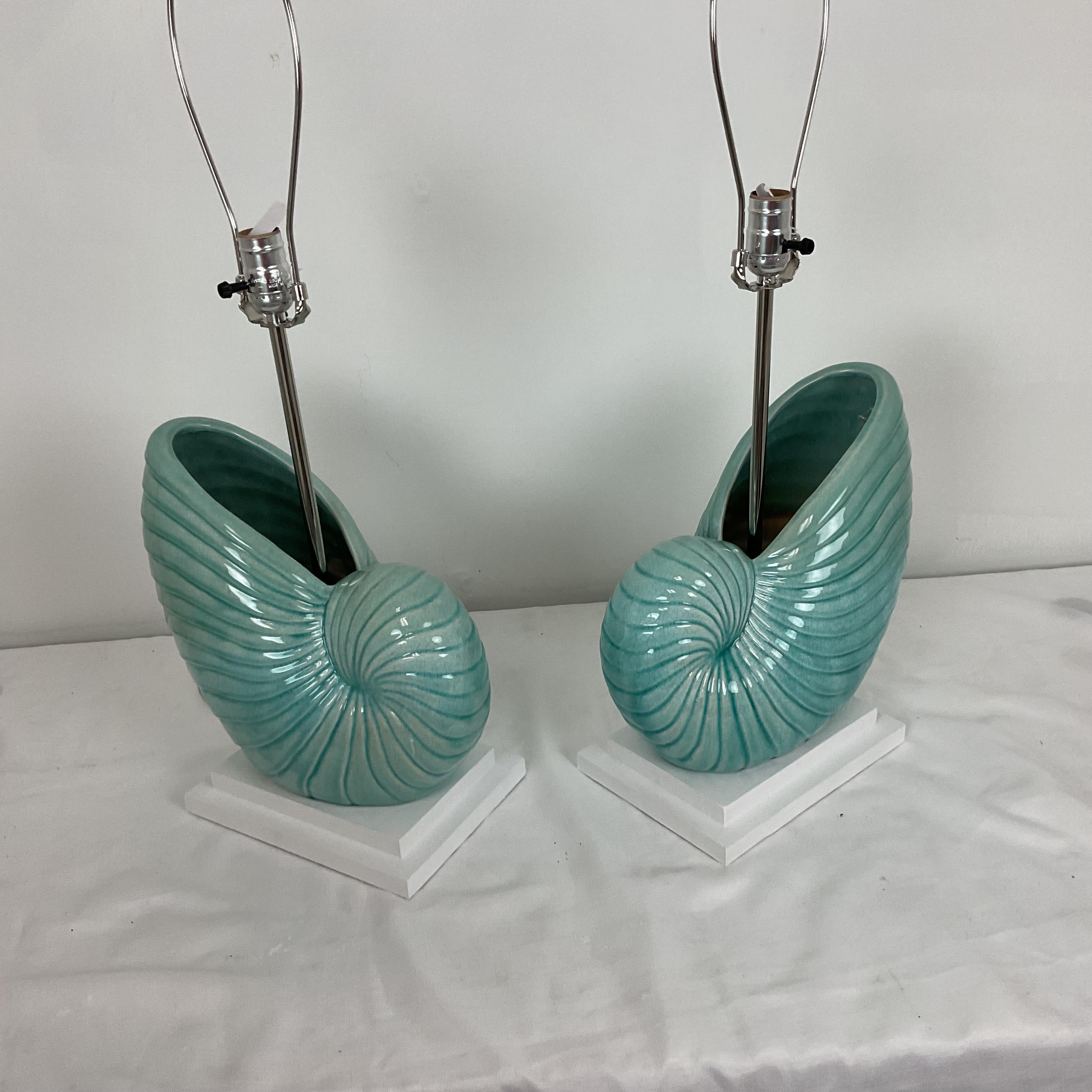 Large Crackle Porcelain Nautilus Shell Lamp In New Condition For Sale In West Palm Beach, FL