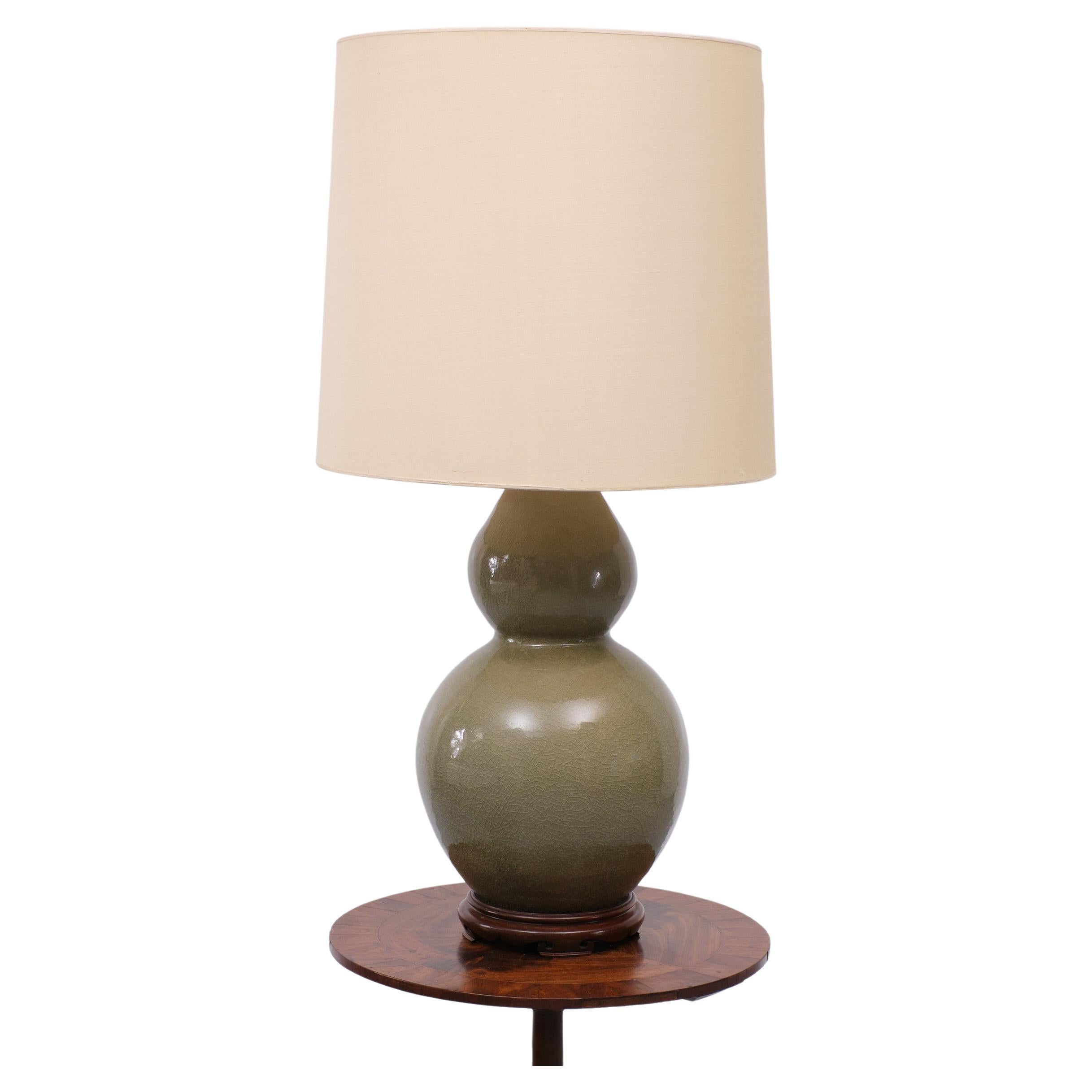 Very nice Large  impressif  Table lamp . In a beathiful Moss Green color  .Calabash  shaped .Oriental Wooden stand . 
Crackled Celadon Porcelain . comes with the original shade . One large E27 bulb needed .
Very good quality lamp . 
