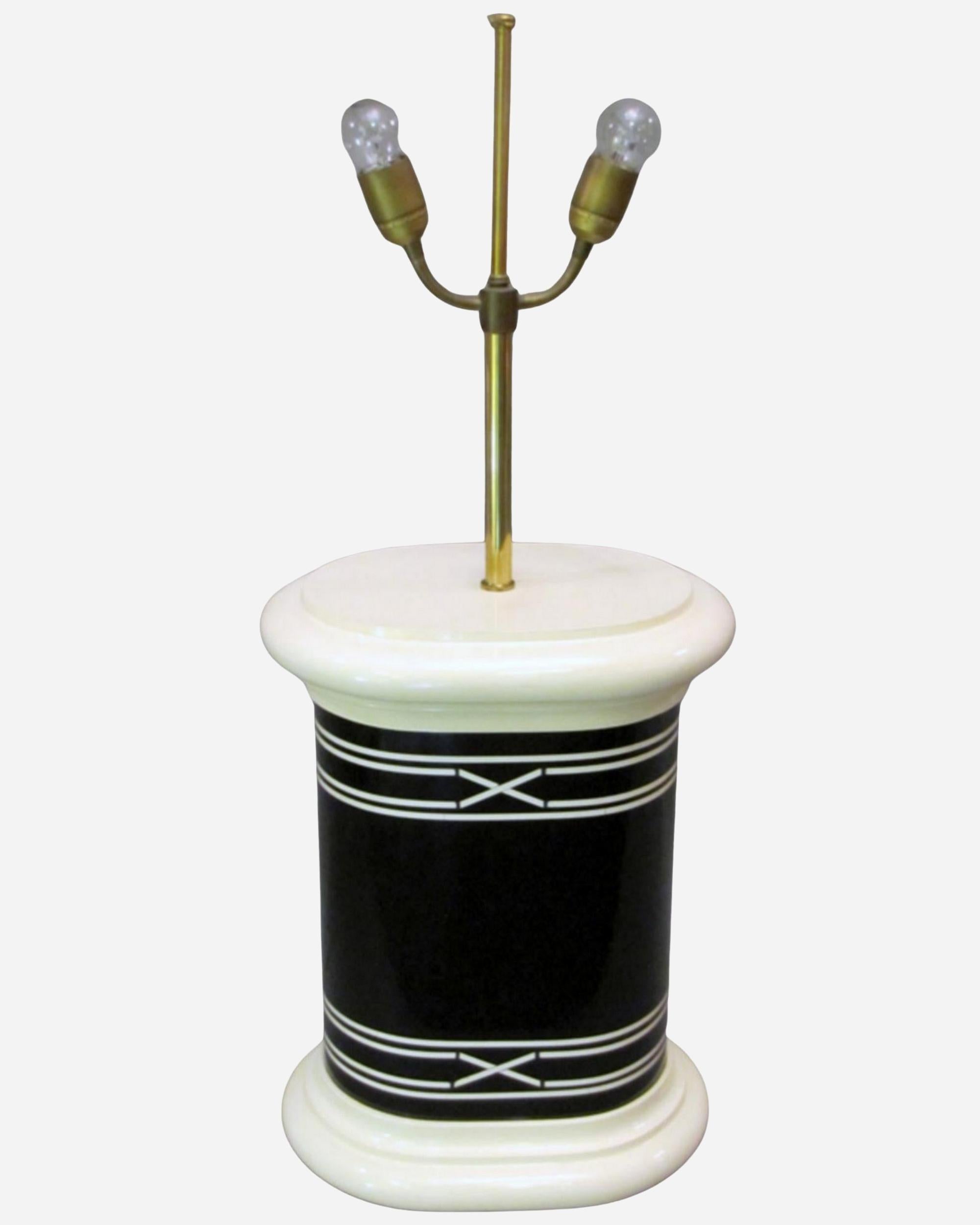 Mid-Century moderno Grande lampada color crema e nera, Francia, 1970 in vendita