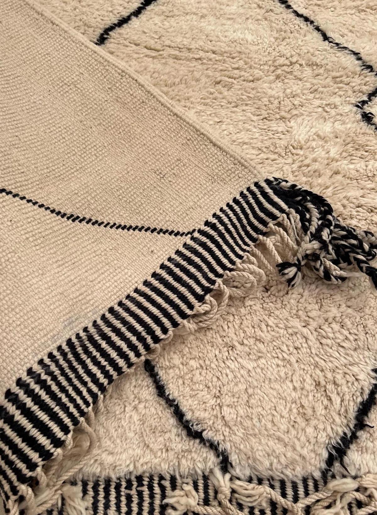 Large Cream Modern Moroccan Wool Beni Ourain Rug with Abstract Black Line Design For Sale 1