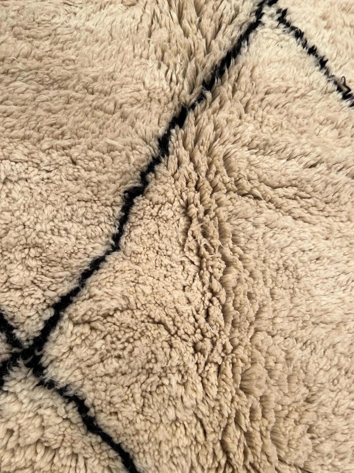 Large Cream Modern Moroccan Wool Beni Ourain Rug with Abstract Black Line Design For Sale 2