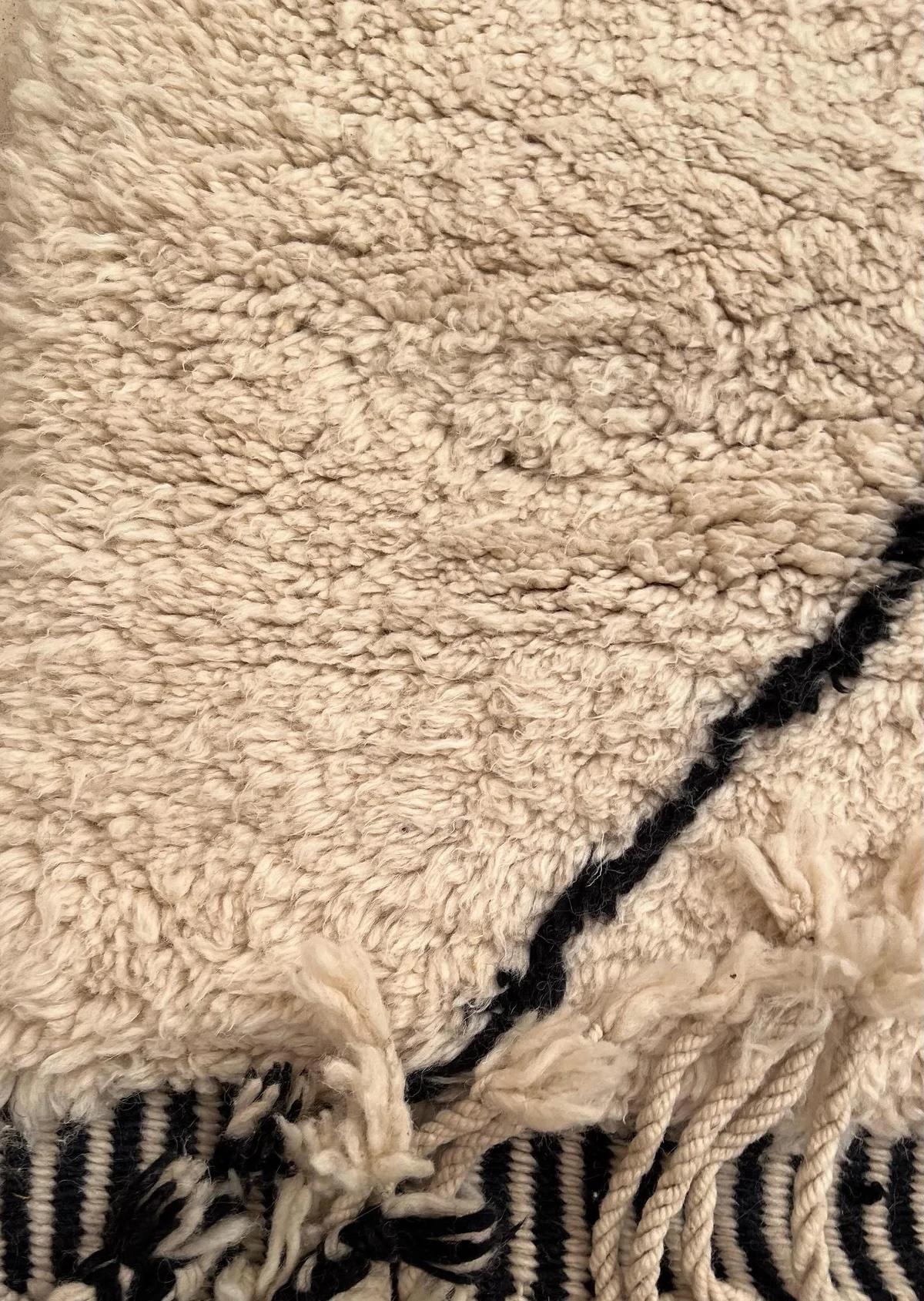 Large Cream Modern Moroccan Wool Beni Ourain Rug with Abstract Black Line Design For Sale 3
